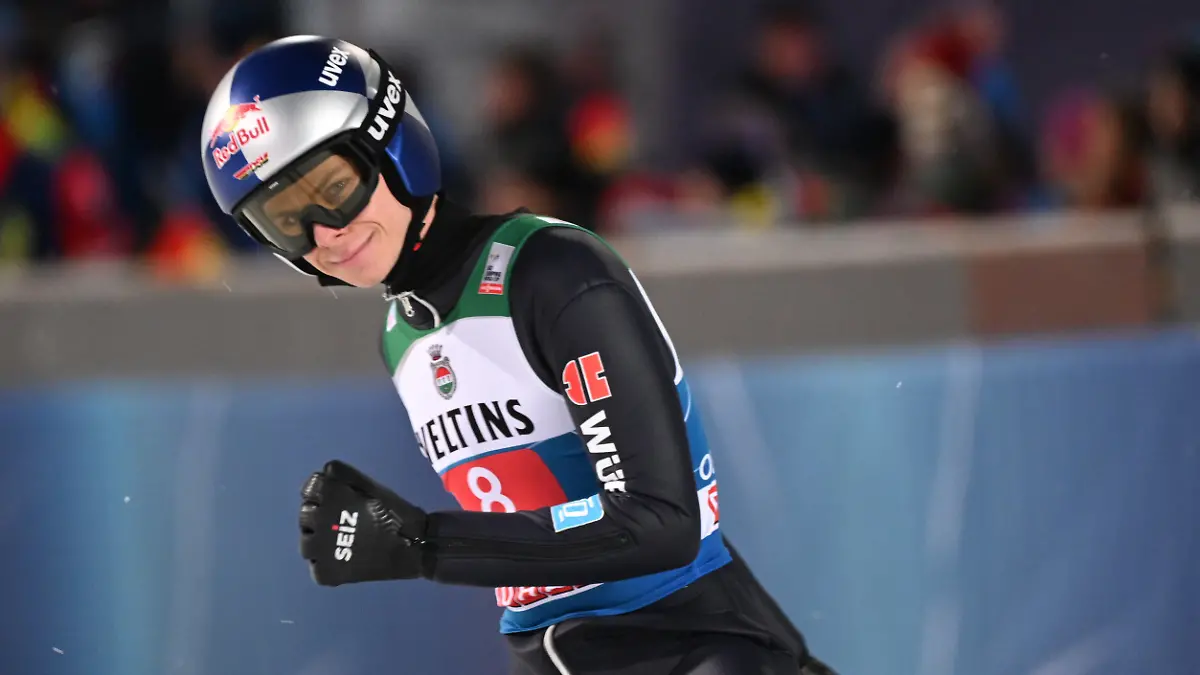 29.12.2022, Bayern, Oberstdorf: Ski nordisch/Skispringen: Weltcup, Vierschanzentournee, Großschanze, Herren, 2. Durchgang. Andreas Wellinger (Deutschland) jubelt nach seinem Sprung. Foto: Angelika Warmuth/dpa +++ dpa-Bildfunk +++