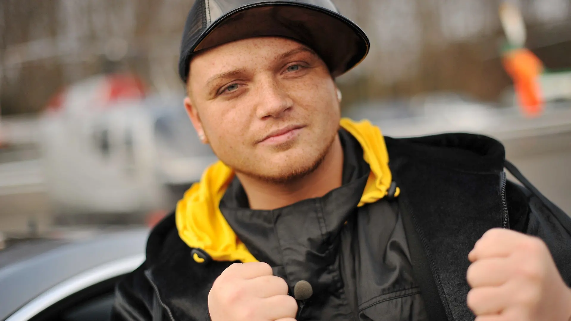 ARCHIV - Menowin Fröhlich, Kandidat der Castingshow Deutschland sucht den Superstar« (DSDS), aufgenommen am 11.03.2010 in Hürth bei Köln. Der Vizegewinner der letzten Staffel von «Deutschland sucht den Superstar», ist in Dortmund festgenommen worden. Er habe seine Haftstrafe in Darmstadt nicht wie gefordert angetreten, sagte sein Anwalt am Mittwoch (16.02.) der Nachrichtenagentur dpa und bestätigte damit einen Bericht der «Ruhr Nachrichten». Foto: Jörg Carstensen dpa (zu dpa 1813 vom 16.02.2011) +++(c) dpa - Bildfunk+++