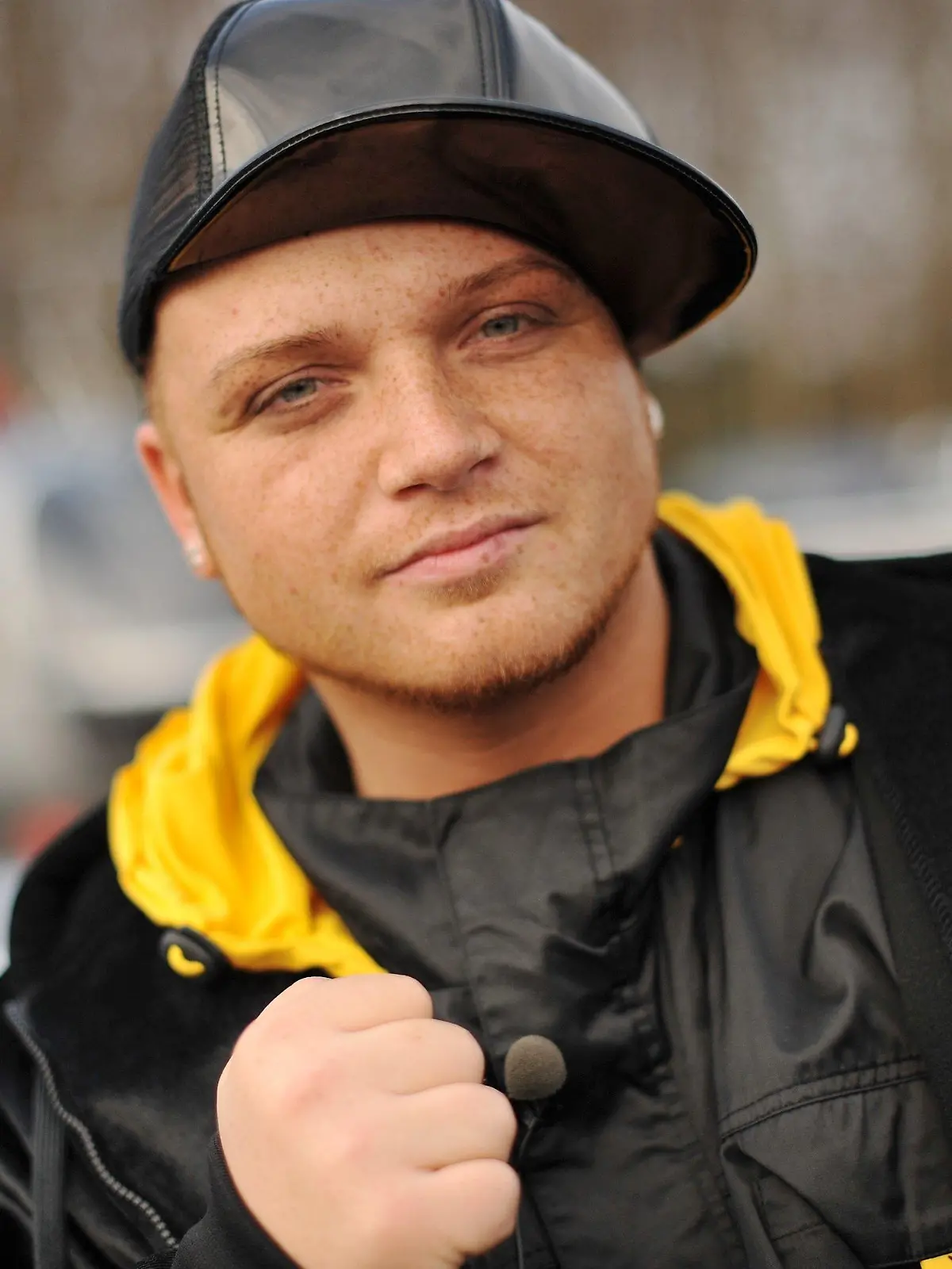 ARCHIV - Menowin Fröhlich, Kandidat der Castingshow Deutschland sucht den Superstar« (DSDS), aufgenommen am 11.03.2010 in Hürth bei Köln. Der Vizegewinner der letzten Staffel von «Deutschland sucht den Superstar», ist in Dortmund festgenommen worden. Er habe seine Haftstrafe in Darmstadt nicht wie gefordert angetreten, sagte sein Anwalt am Mittwoch (16.02.) der Nachrichtenagentur dpa und bestätigte damit einen Bericht der «Ruhr Nachrichten».   Foto: Jörg Carstensen dpa (zu dpa 1813 vom 16.02.2011)  +++(c) dpa - Bildfunk+++