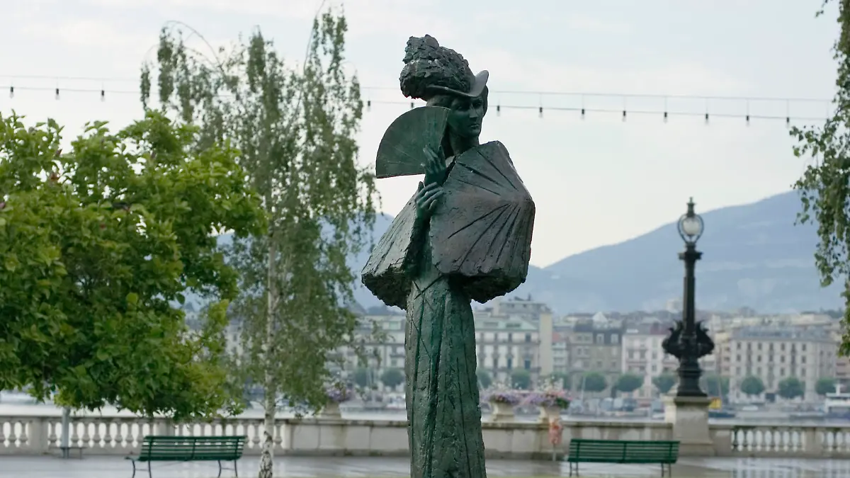 SCHWEIZ GENF Das Denkmal der oesterreichischen Kaiserin Elisabeth, genannt Sissi, an der Promenade in Genf, Schweiz, am 20. Juli 2006. Sissi wurde am 10. September 1898 von dem italienischen Anarchisten Luccheni am Quai du Mont-Blanc in Genf ermordet. Die Statue stammt von dem britischen Kuenstler Patrick Jackson.