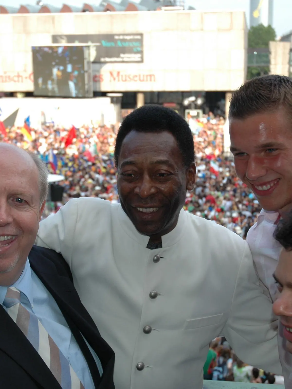 Reiner Calmund zusammen mit Pelé und Lukas Podolski.