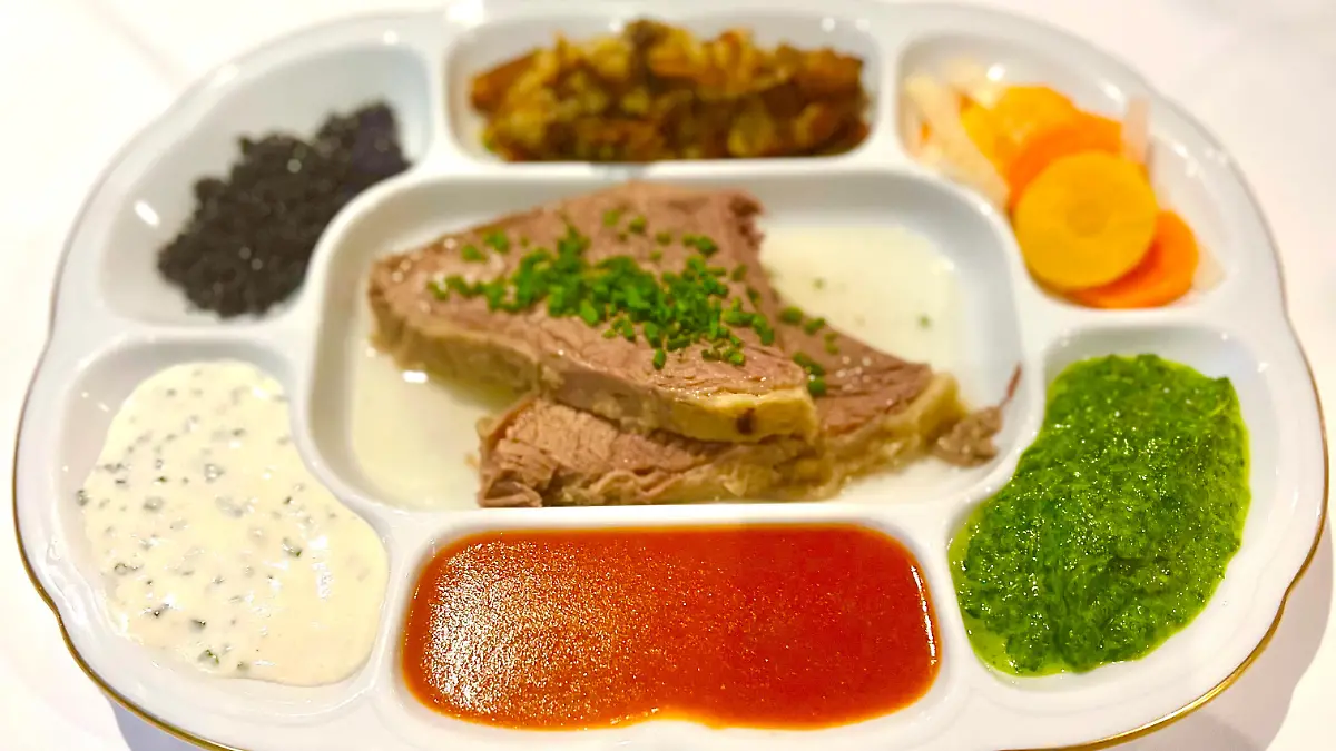 Tafelstück garniert