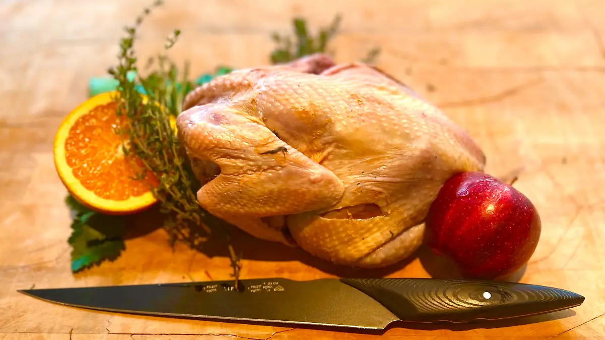 Gebratener Fasan mit Salat und Kompott