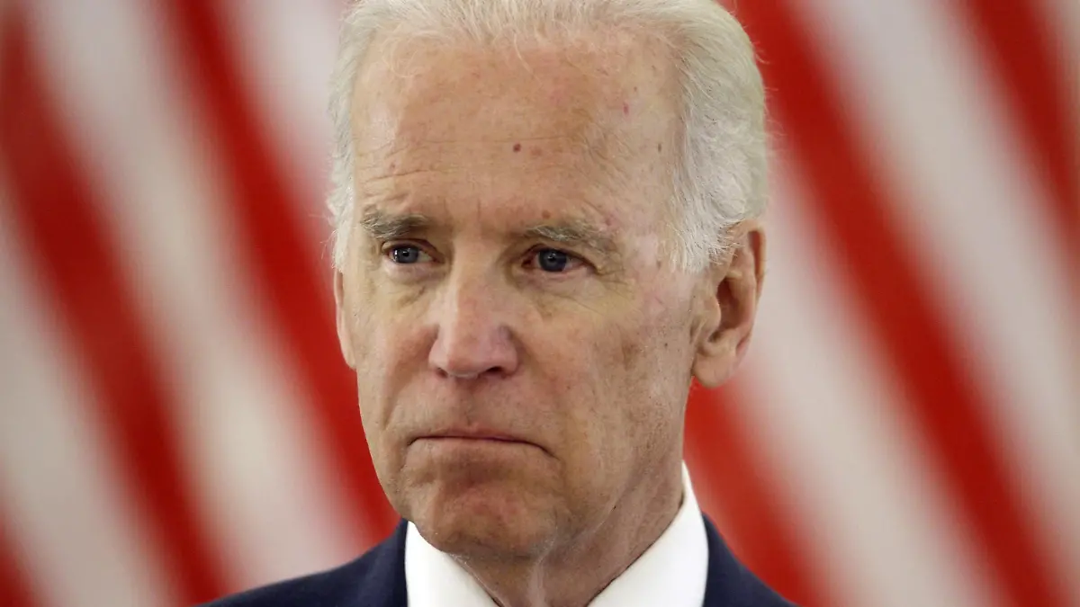 epa04132088 US Vice President Joe Biden attends a press conference after a meeting with Latvian President Andris Berzins and Lithuania's president Dalia Grybauskaite in Vilnius, Lithuania, 19 March 2014. Biden reassured Poland and the Baltic states on 19 March that the United States would protect them from any aggression such as the actions the Kremlin has taken in Crimea. Biden's visit comes as violence against Ukraine soldiers stationed in Crimea was on the rise. At least one Ukrainian soldier and a member of the so-called self defence force have been killed. EPA/VALDA KALNINA +++(c) dpa - Bildfunk+++