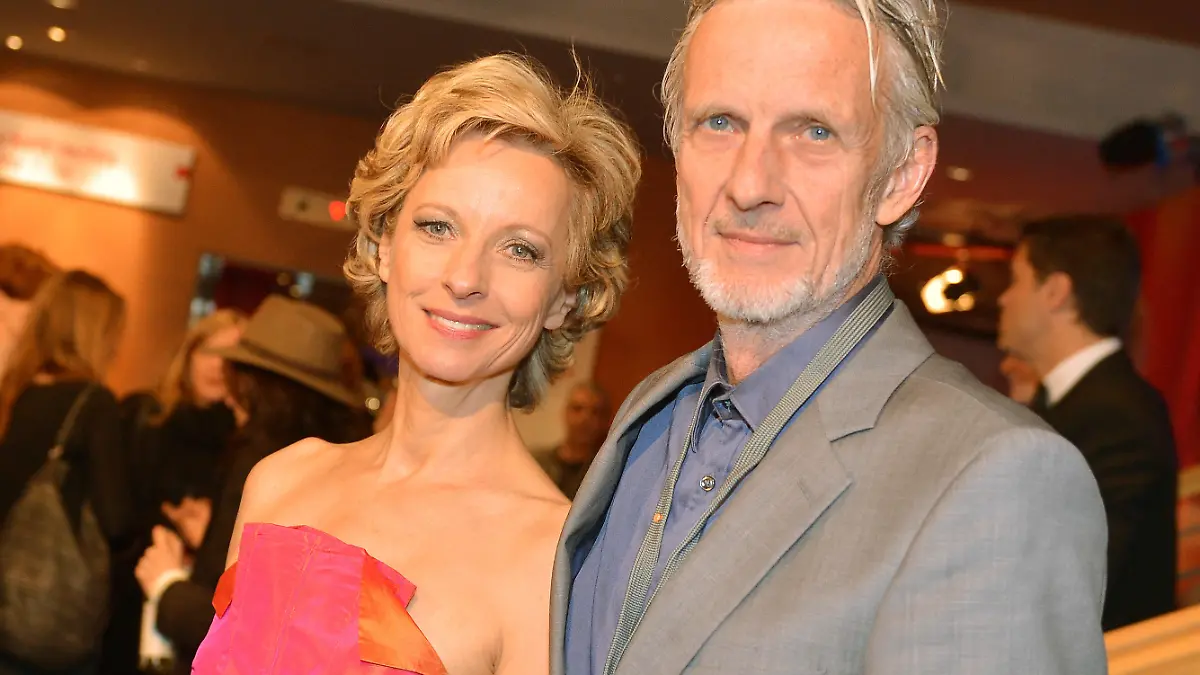 ARCHIV - Die Schauspielerin Mareike Carrière und ihr Bruder Mathieu Carrière kommen am 07.02.2013 in Berlin zur Premiere von 'The Grandmaster'. Die Schauspielerin starb nach Angaben ihres Managements in der Nacht zum 17.03.2014 in Hamburg an den Folgen einer Krebserkrankung. Foto: Britta Pedersen/dpa +++(c) dpa - Bildfunk+++