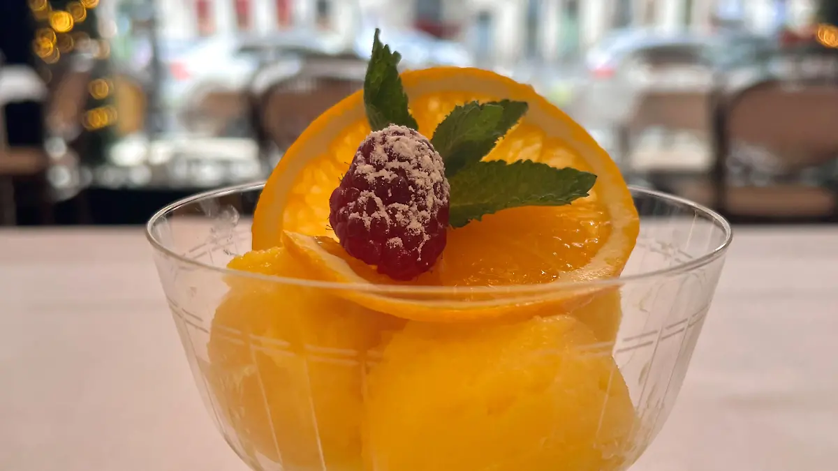 Grillage und Orangengefrorenes