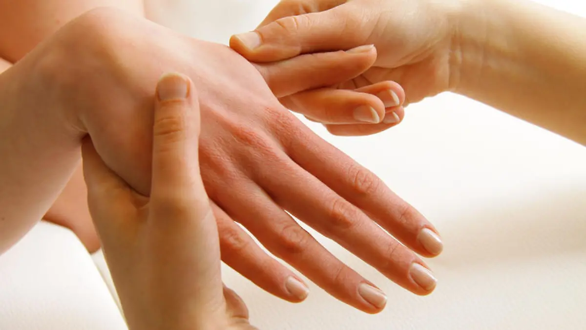 hand hnde pflege handmassage Fotolia 21661543 S.jpg