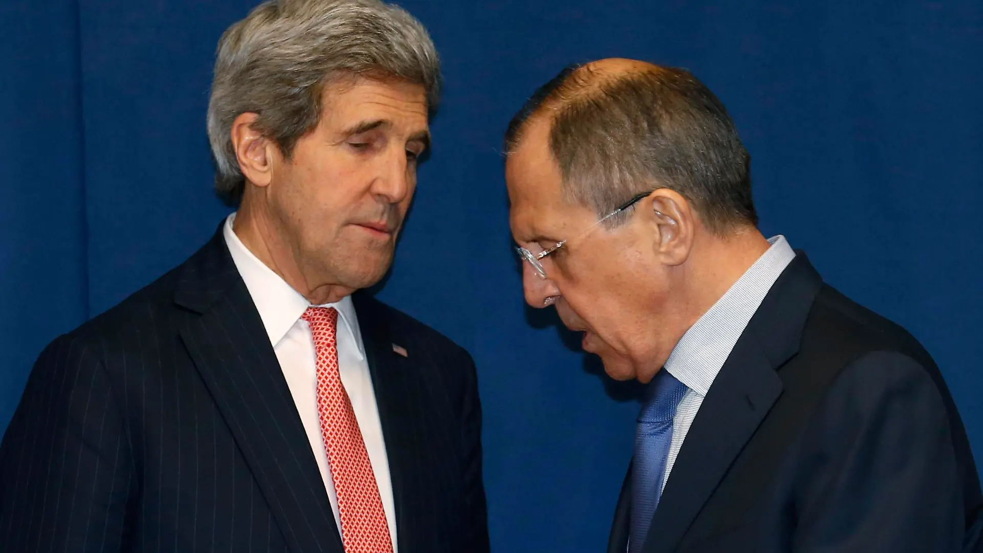 Russia's Foreign Minister Sergei Lavrov (L) and U.S.Secretary of State John Kerry meet to discuss the Ukraine crisis, at the Conference on International Support to Libya, in Rome March 6, 2014. It is the second meeting in as many days between Kerry and Lavrov, who met in Paris on Wednesday to talks about the crisis over the crisis in Ukraine's Crimea Peninsula. REUTERS/Kevin Lamarque (ITALY - Tags: POLITICS TPX IMAGES OF THE DAY)