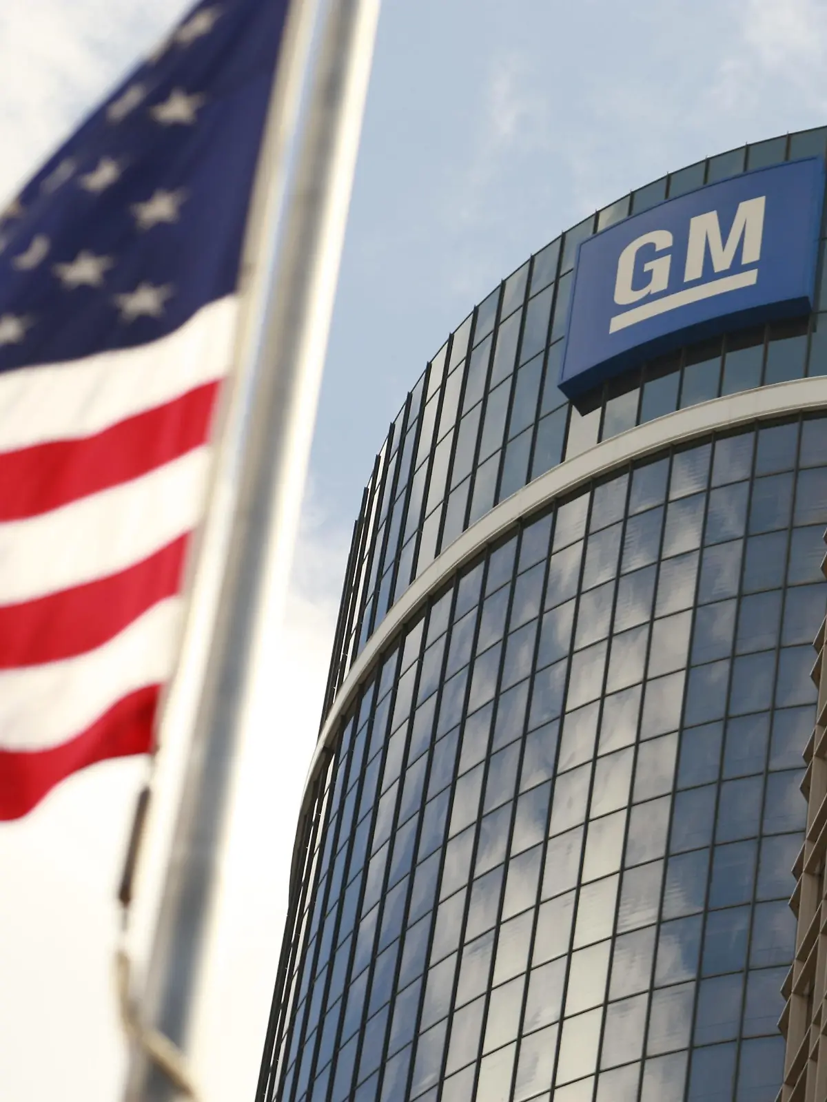 General Motors World Headquarters in the Renaissance Center in Detroit, Michigan USA on 05 November 2009. Workers at all four of troubled-carmaker Opel's plants in Germany were set to strike, following owner General Motors' surprise announcement that it would not now sell off its European subsidiary. The Detroit-based automotive giant stunned both the German government and Opel employees on Wednesday, when after months of negotiations to sell the firm to an Austrian-Russian consortium, it announced it would now restructure the firm itself. EPA/JEFF KOWALSKY +++(c) dpa - Bildfunk+++