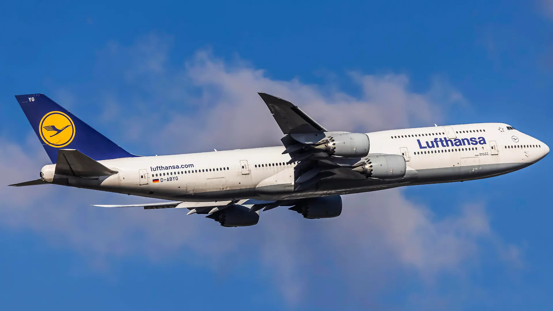  Lufthansa bringt die A380 zurück Flughafen Frankfurt FRA EDDF mit Flugzeug. Registrierung: D-ABYG, LUFTHANSA, BOEING 747-8. Aircraft Name BADEN-WÜRTTEMBERG. // DEU, Deutschland, Hessen, Frankfurt am Main, 27.02.2022. *** Frankfurt Airport FRA EDDF with aircraft registration D ABYG, LUFTHANSA, BOEING 747 8 Aircraft Name BADEN WÜRTTEMBERG DEU, Germany, Hesse, Frankfurt am Main, 27 02 2022