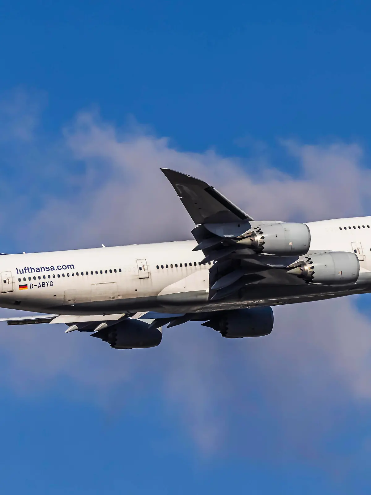  Lufthansa bringt die A380 zurück Flughafen Frankfurt FRA EDDF mit Flugzeug. Registrierung: D-ABYG, LUFTHANSA, BOEING 747-8. Aircraft Name BADEN-WÜRTTEMBERG. // DEU, Deutschland, Hessen, Frankfurt am Main, 27.02.2022. *** Frankfurt Airport FRA EDDF with aircraft registration D ABYG, LUFTHANSA, BOEING 747 8 Aircraft Name BADEN WÜRTTEMBERG DEU, Germany, Hesse, Frankfurt am Main, 27 02 2022
