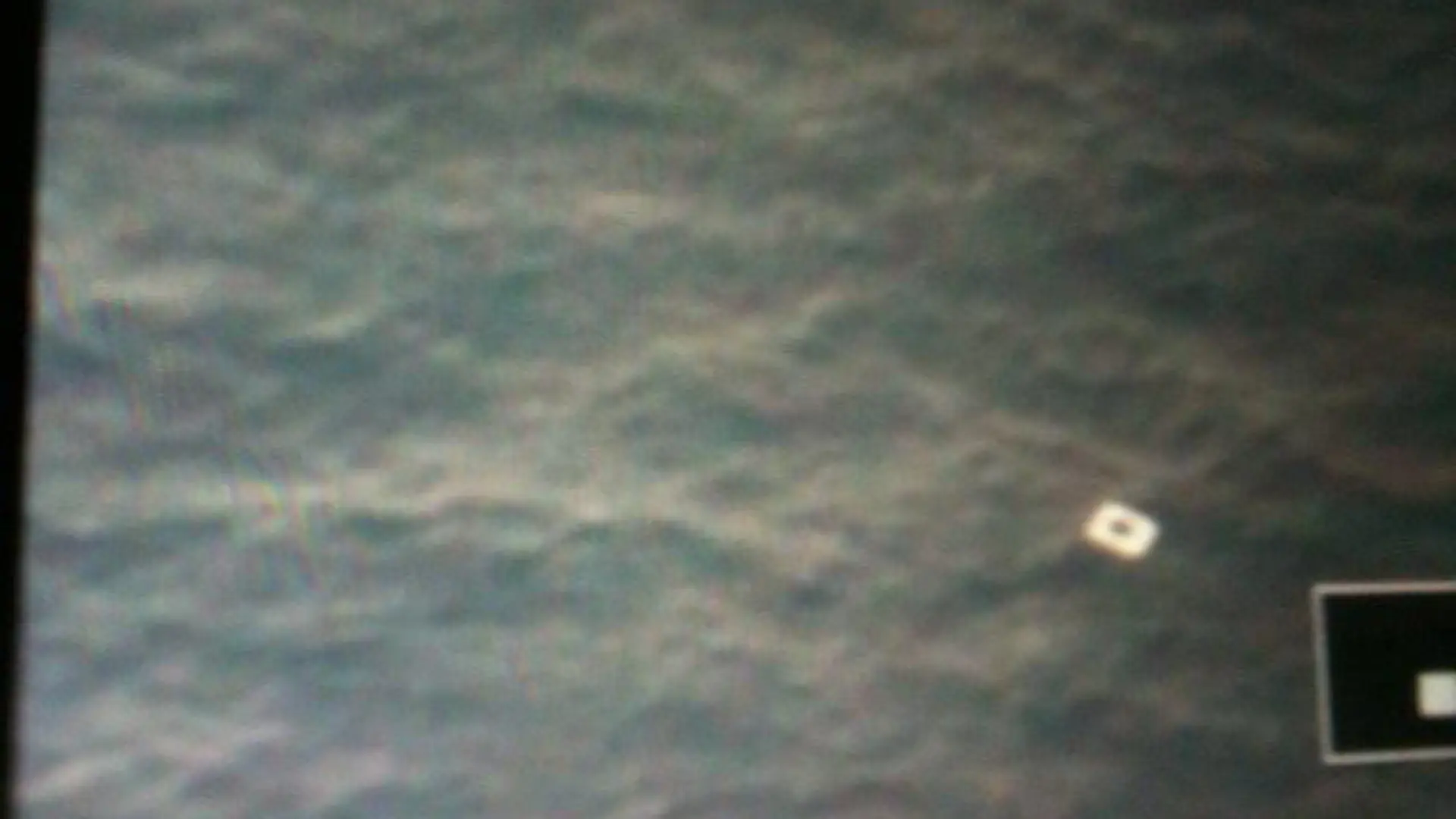epa04117077 A picture taken by personell of a Vietnamese search aircraft and made available by Tienphong.vn on 09 March 2014 shows what is believed to be a piece of debris of missing Malaysia Airlines airplane at an undisclosed location. A total of 22 aircraft and 40 ships are combing the South China Sea to locate a Malaysia Airlines passenger jet with 239 people on board that was missing and is feared to have crashed at sea, a senior military official said. Malaysia Airlines flight MH370 with 239 people on board went missing early 08 March 2014 while on its way from Kuala Lumpur to Beijing, Airline officials said. EPA/TIENPHONG.VN / HANDOUT BEST QUALITY AVAILABLE HANDOUT EDITORIAL USE ONLY/NO SALES +++(c) dpa - Bildfunk+++