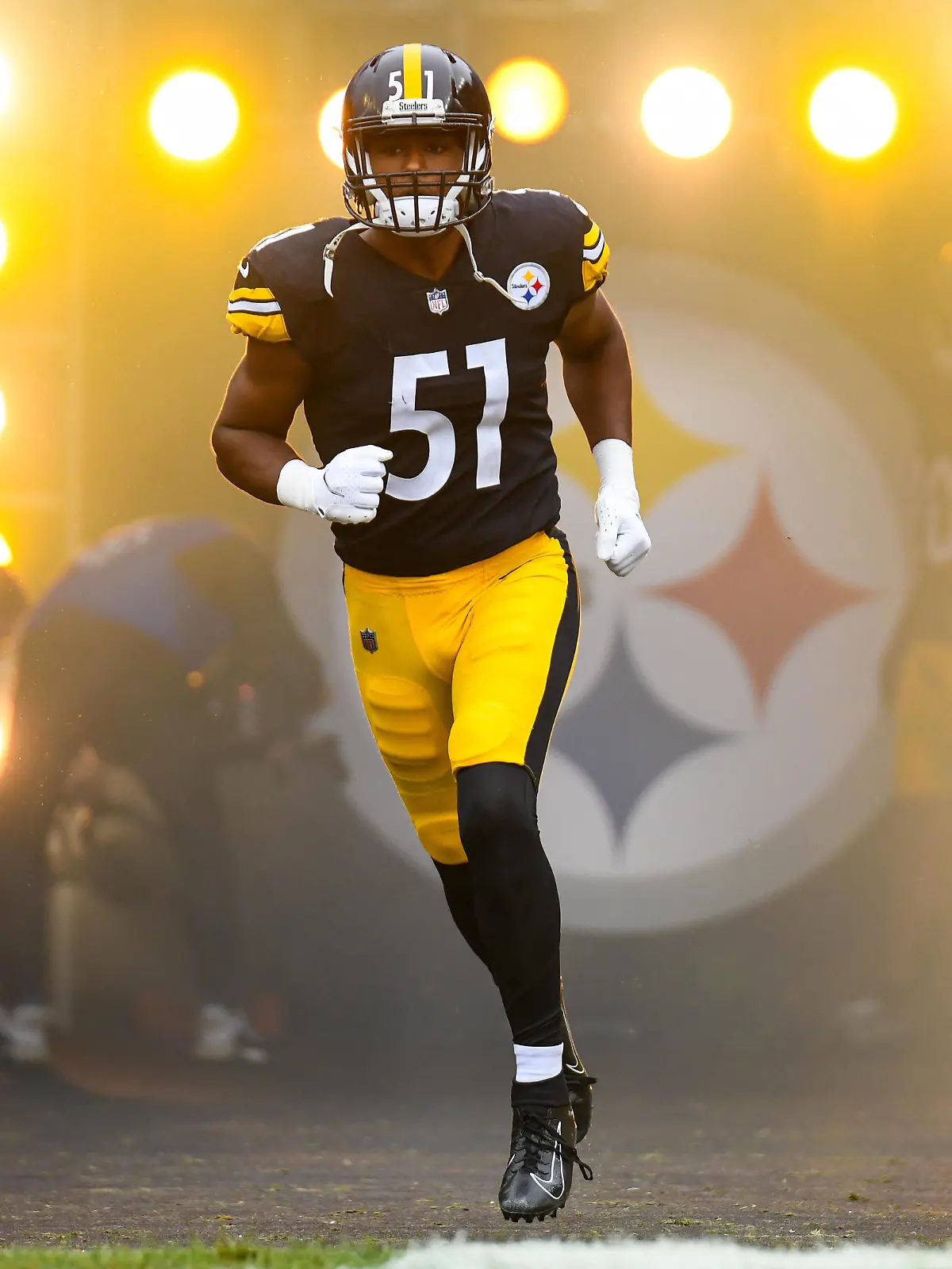 October 2, 2022, Pittsburgh, Pennsylvania, USA: October 2nd, 2022 Pittsburgh Steelers linebacker Myles Jack 51 entrance during Pittsburgh Steelers vs New York Jets in Pittsburgh, PA at Acrisure Stadium. Jake Mysliwczyk/BMR Pittsburgh USA - ZUMAb241 20221002_zsa_b241_050 Copyright: xJakexMysliwczykx/xBmrxMediax 