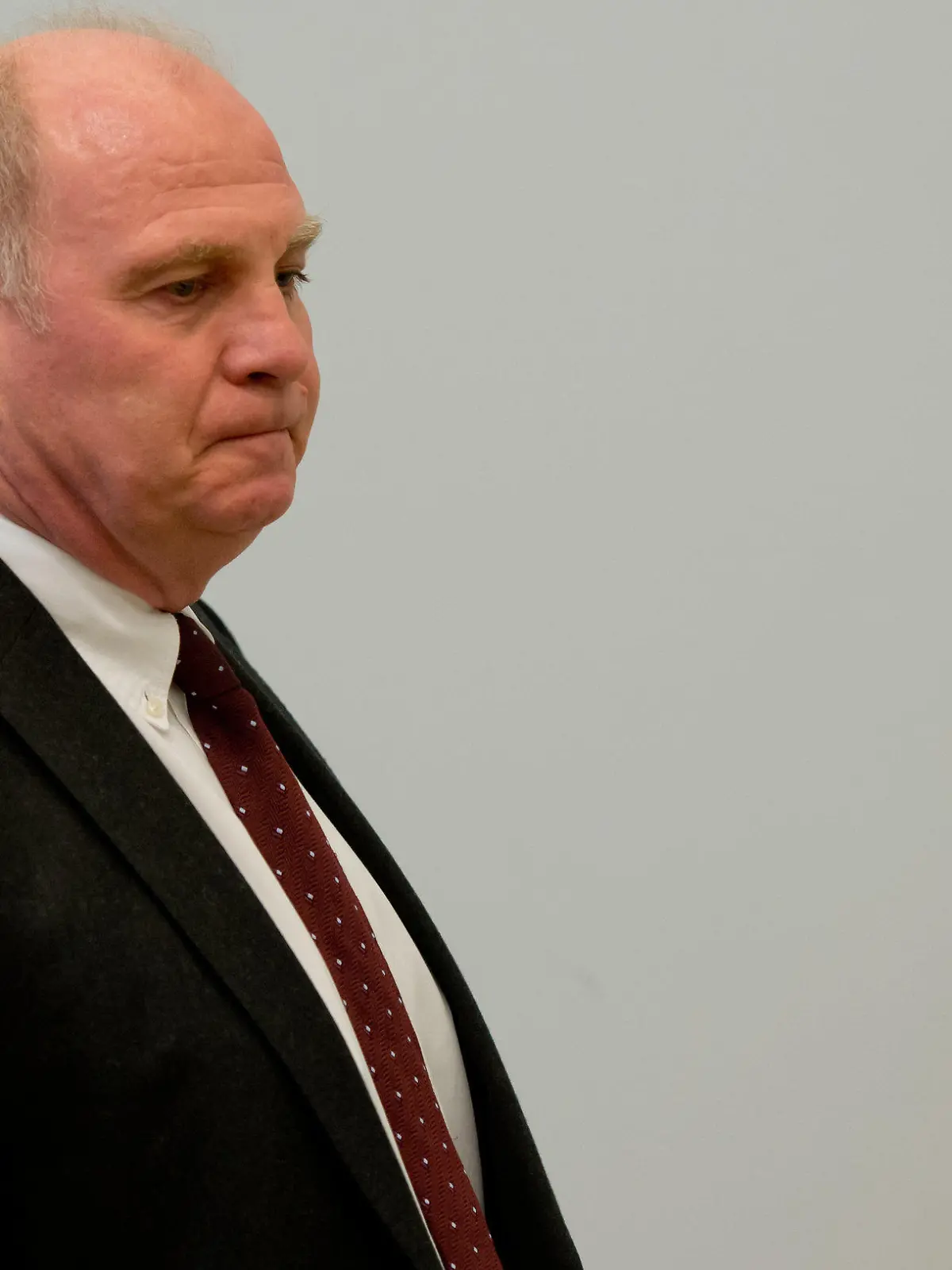Der Präsident des FC Bayern München, Uli Hoeneß, kommt am 10.03.2014 als Angeklagter im Landgericht München II (Bayern) in den Gerichtssaal 134. Hoeneß soll im großen Stil Steuern hinterzogen haben. Foto: Sven Hoppe/dpa +++(c) dpa - Bildfunk+++