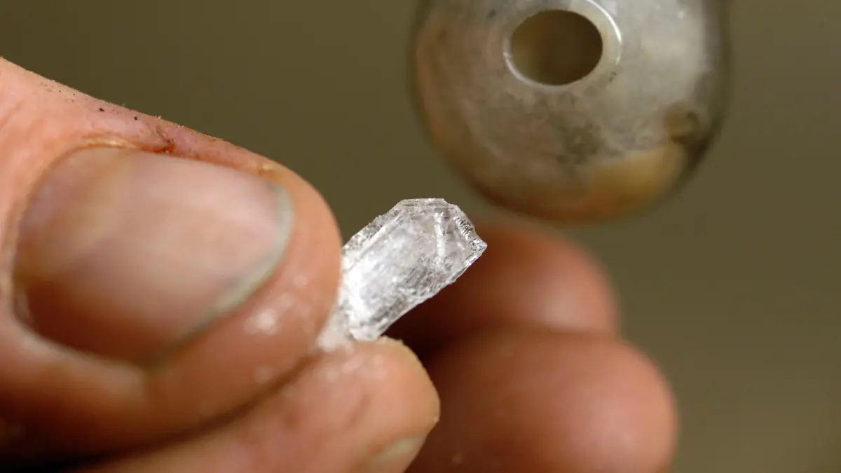 Jul 01, 2005; Rural Georgia, GA, USA; Methamphetamine crystals and pipe. This user is outside Atlanta in rural Georgia. Foto: Robin Nelson +++(c) dpa - Report+++