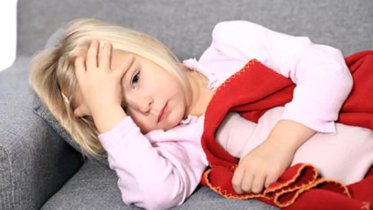 Wann man direkt zum Arzt sollte! Darauf solltet ihr achten, wenn Kinder Bauchschmerzen haben