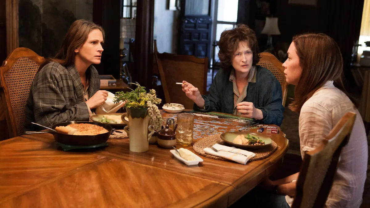 (L-R) JULIA ROBERTS, MERYL STREEP and JULIANNE NICHOLSON star in AUGUST: OSAGE COUNTY
