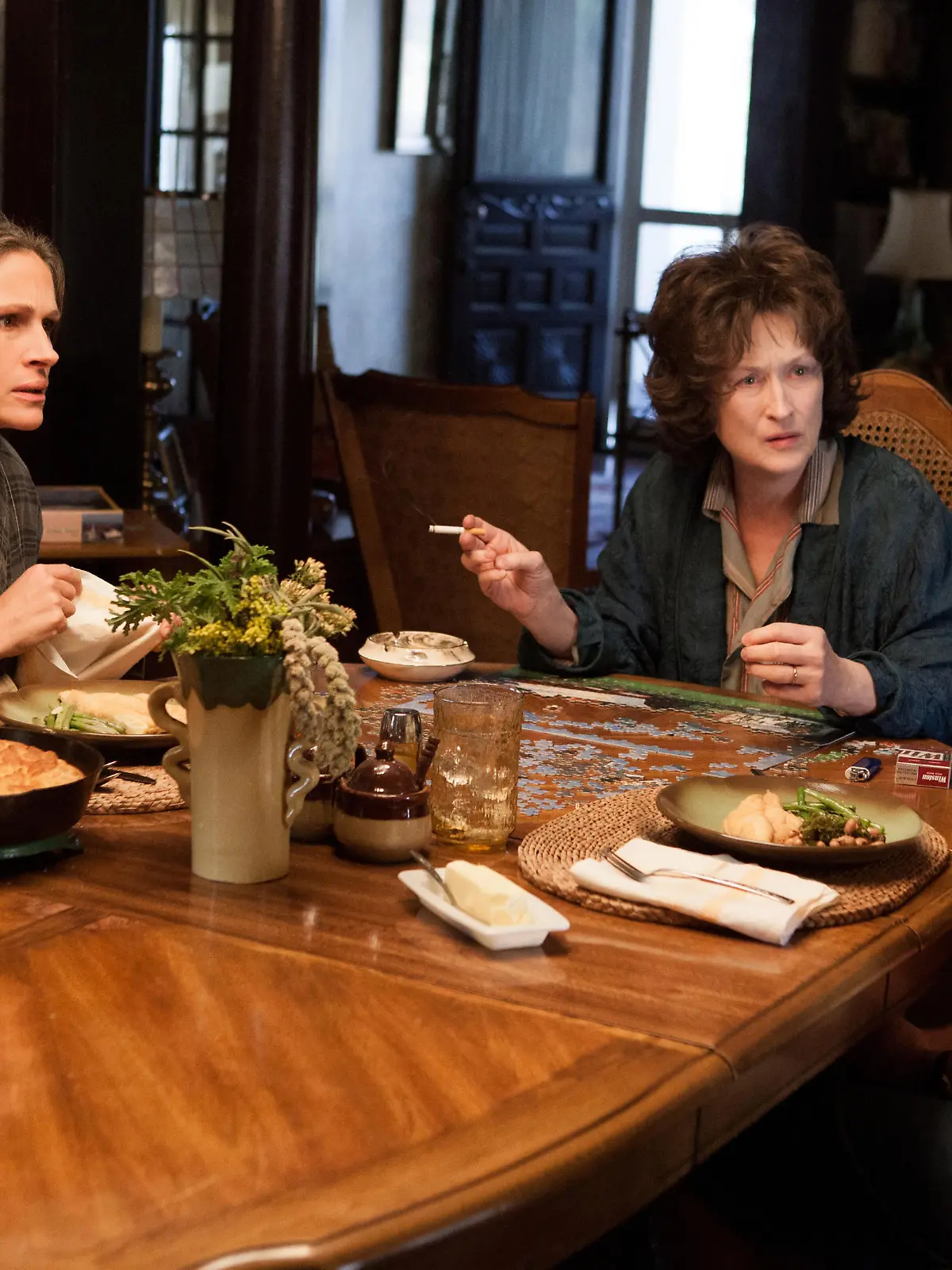 (L-R) JULIA ROBERTS, MERYL STREEP and JULIANNE NICHOLSON star in AUGUST: OSAGE COUNTY