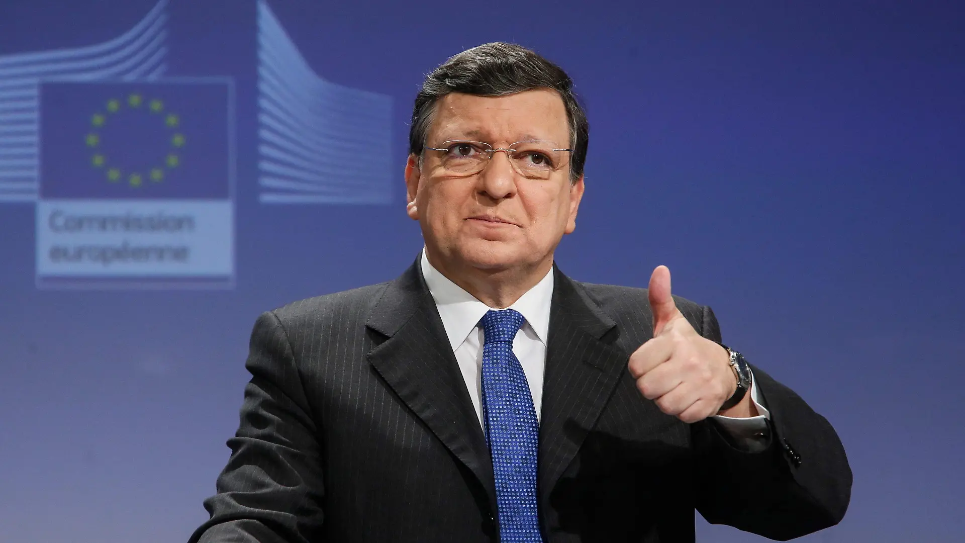 epa04110522 European Commission President Jose Manuel Barroso speaks at a news briefing to annouce financial help for Ukraine at the EU Commission headquarters in Brussels, Belgium, 05 March 2014. The European Commission agreed on a package of support identifying a number of concrete measures to assist the Ukraine economically and financially. These measures should be seen as the Commission's contribution to a European and international effort to support Ukraine's economic and political reforms, and will be presented to the EU Heads of State and Government ahead of their extraordinary meeting on 05 March. The key elements are: Three billion Euros from the EU budget in the coming years, 1.6 billion Euros in macro financial assistance loans (MFA) and an assistance package of grants of 1.4 billion euros; Up to 8 billion Euros from the European Investment Bank and the European Bank for Reconstruction and Development; Potential 3.5 billion Euros leveraged through the Neighbourhood Investment Facility and setting up of a donor coordination platform EPA/OLIVIER HOSLET +++(c) dpa - Bildfunk+++