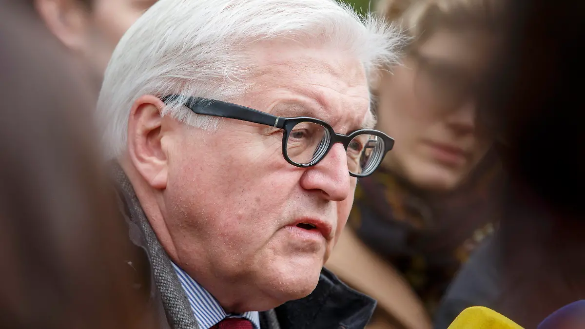 epa04108995 German Foreign Minister Frank-Walter Steinmeier briefs the media after a bilateral meeting with UN Secretary General about the Ukraine crisis, in Geneva, Switzerland, 04 March 2014. EPA/SALVATORE DI NOLFI +++(c) dpa - Bildfunk+++