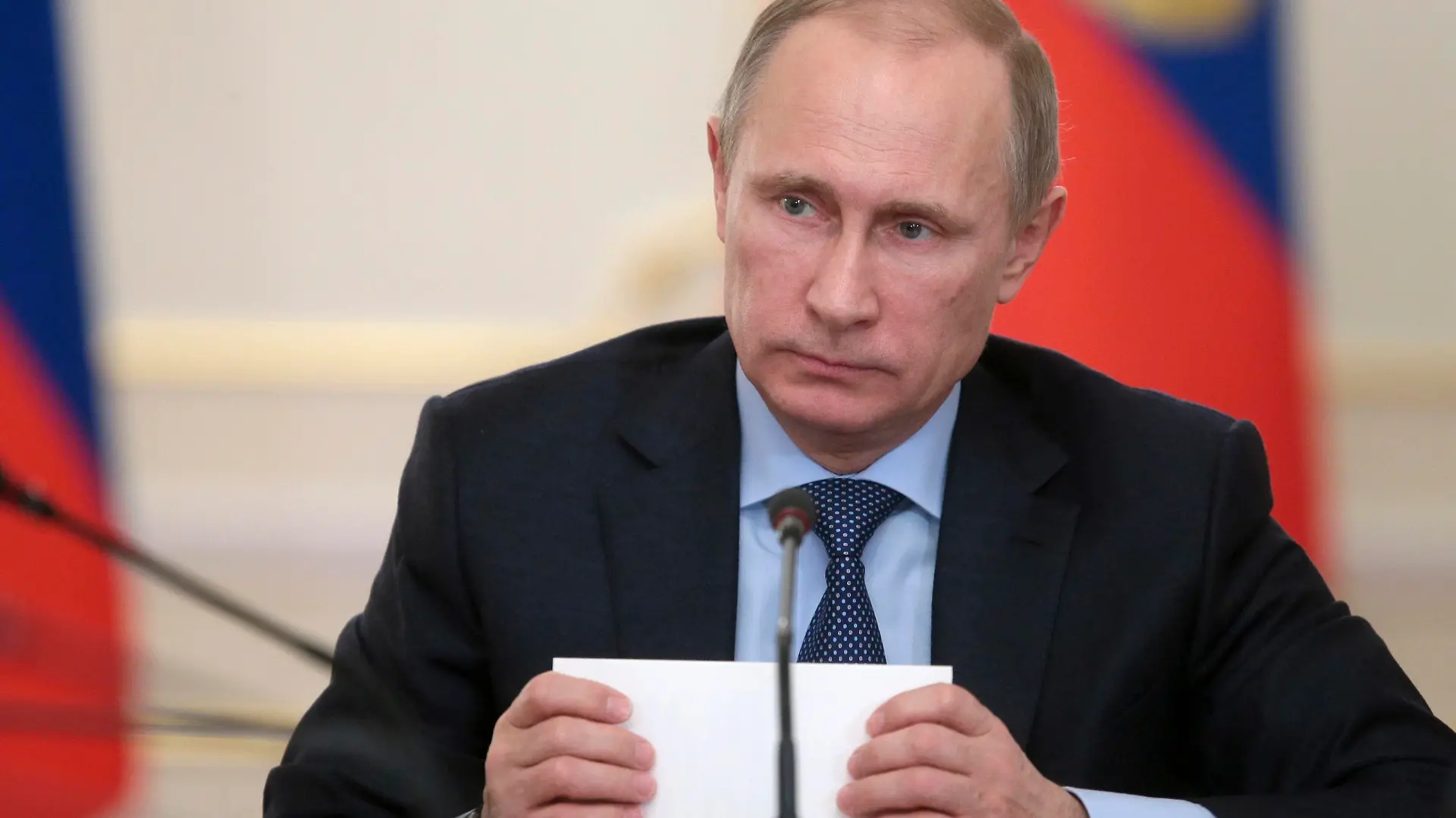 President Vladimir Putin chairs a government meeting in Novo-Ogaryovo residence outside Moscow January 15, 2014. Putin appointed the director of a leading steel company as the interim governor of one of Russia's main industrial regions on Wednesday, replacing Mikhail Yurevich, a target of graft investigations by the opposition. REUTERS/Mikhail Metzel/RIA Novosti/Kremlin (RUSSIA - Tags: POLITICS)
ATTENTION EDITORS - THIS IMAGE HAS BEEN SUPPLIED BY A THIRD PARTY. IT IS DISTRIBUTED, EXACTLY AS RECEIVED BY REUTERS, AS A SERVICE TO CLIENTS