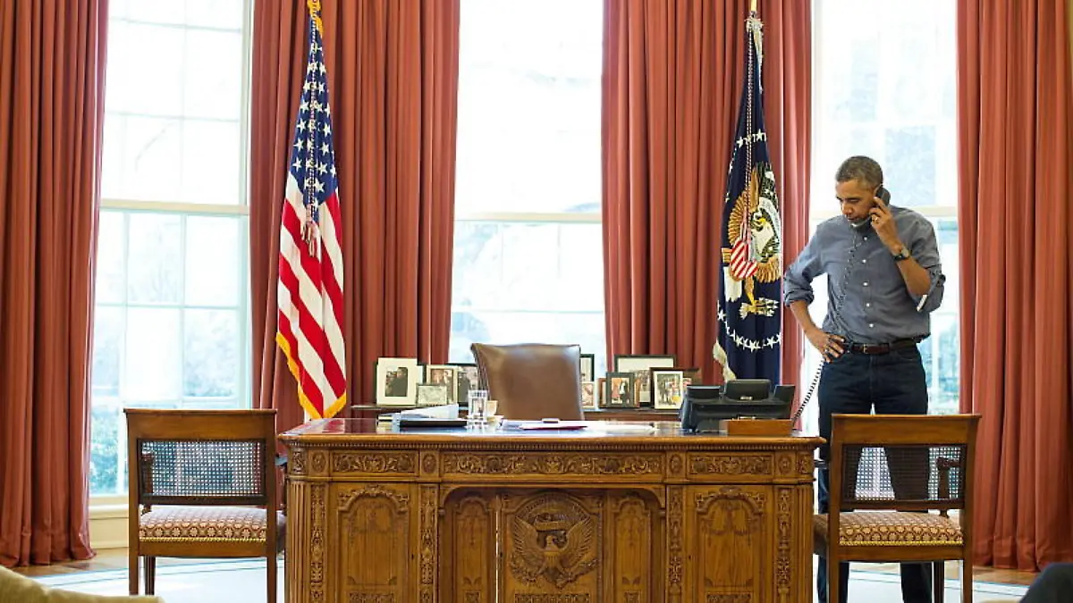 Nach einem Telefongespräch mit dem russischen Präsidenten Putin veröffentlichte das Weiße Haus dieses Foto. Die Botschaft ist klar: US-Präsident Obama demonstriert Entschlossenheit.