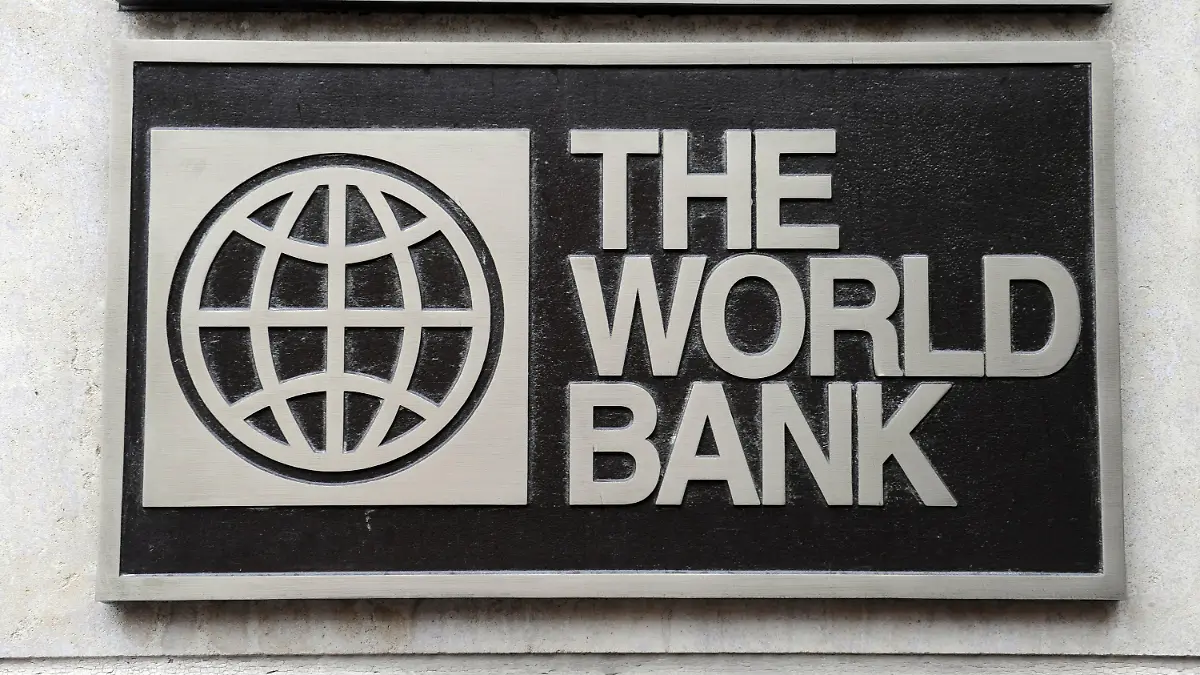 ARCHIV - Das Logo der World Bank (Weltbank), aufgenommen am 01.11.2009 in Washington. Die Weltbank hat ihre globale Wachstumsprognose wegen der Euro-Krise kräftig gestutzt und warnt vor einem Absturz der gesamten Weltwirtschaft. Die Eurozone wird dem am Mittwoch (18.01.2012) in Peking vorgelegten Ausblick zufolge dieses Jahr in die Rezession rutschen. Weltweit erwartet die Weltbank nur noch ein Wachstum von 2,5 Prozent in diesem und 3,1 Prozent im nächsten Jahr. Foto: Rainer Jensen dpa +++(c) dpa - Bildfunk+++