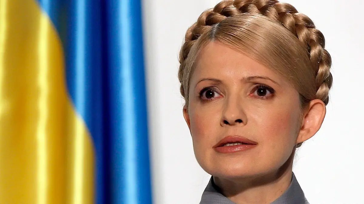 (FILE) A file photograph taken 11 March 2010 of former Ukrainian prime minister and opposition leader Yulia Tymoshenko speaks during a press conference in Kiev, Ukraine. Yulia Tymoshenko former Prime Minister of Ukraine was sentenced to seven years in prison after she was found guilty of abuse of office when brokering the 2009 gas deal with Russia. EPA/SERGEY DOLZHENKO (zu dpa: "Spannung in Straßburg: Gerichtshof verhandelt Fall Timoschenko" vom 27.08.2012) +++(c) dpa - Bildfunk+++