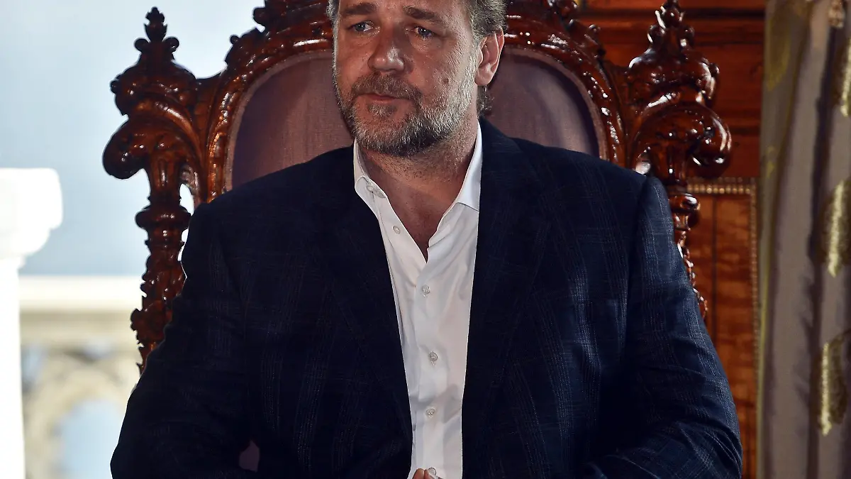 Russell Crowe arrives in the Grand Kiosk, also known as the Mecidiye Kiosk which is located inside the Topkapi Palace to meet with Turkish Culture and Tourism Minister Omer Celik (not pictured) on 12 October 2013 in Istanbul, Turkey. Russell Crowe met with Minister Omer Celik to talk about his upcoming movie "The Water Diviner" which is about an Australian father's search of his two missing son after the Battle of Gallipoli in 1919. Photo by Sebnem Coskun/AA/ABACAPRESS.COM