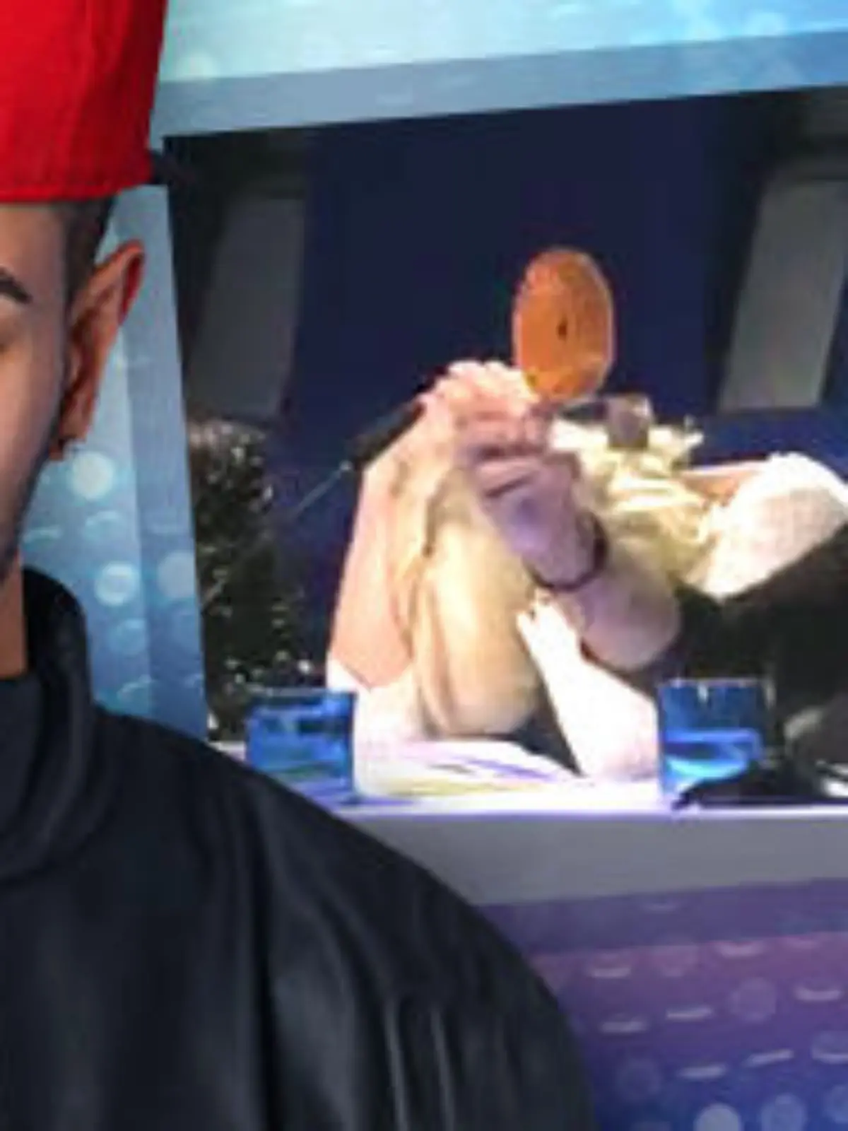 2014-02-21 115321 DSDS Burak Goldene CD Aufmacher