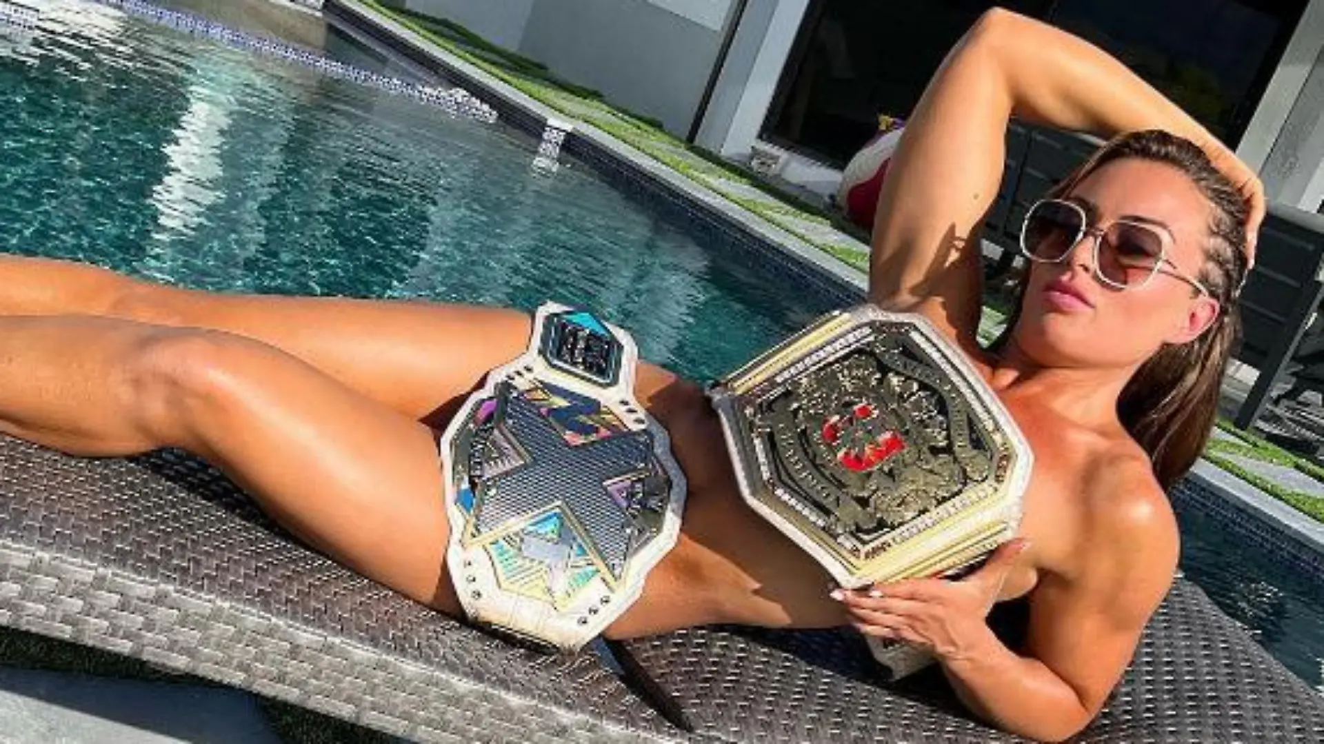 Wrestling-Gürtel und nackte Haut: Mandy Rose zeigt gerne, was sie hat.