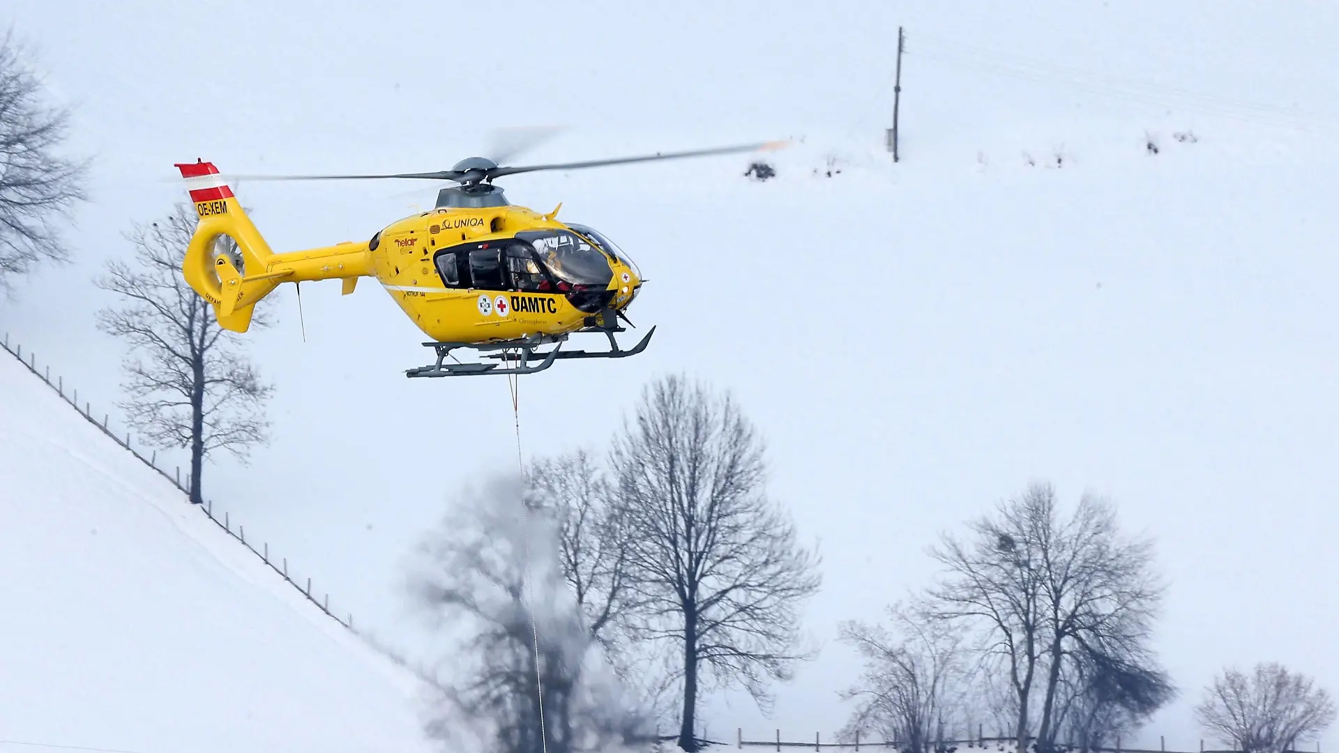 Bildnummer: 12726763 Datum: 05.02.2013 Copyright: imago/Eibner05.02.2013, Planai, Schladming, AUT, FIS Weltmeisterschaften Ski Alpin, Super G, Damen, im Bild die Bergung der verletzten Lindsey Vonn (USA) per Hubschrauber / ; Ski Alpin Skisport WM Hubschrauber Verletzung Transport xns x0x 2013 quer premiumd FIS Alpine Ski WM FIS Ski Alpin Weltmeisterschaften FIS Ski World Championships Schladming Steiermark schladming2013 Image number 12726763 date 05 02 2013 Copyright imago Eibner 05 02 2013 Planai Schladming AUT FIS World Championships Ski Alpine Super G women in Picture The Recovery the injured Lindsey Vonn USA Per Helicopters Ski Alpine Skiing World Cup Helicopters Injury Transportation xns x0x 2013 horizontal premiumd FIS Alpine Ski World Cup FIS Ski Alpine World Championships FIS Ski World Championships Schladming Styria
