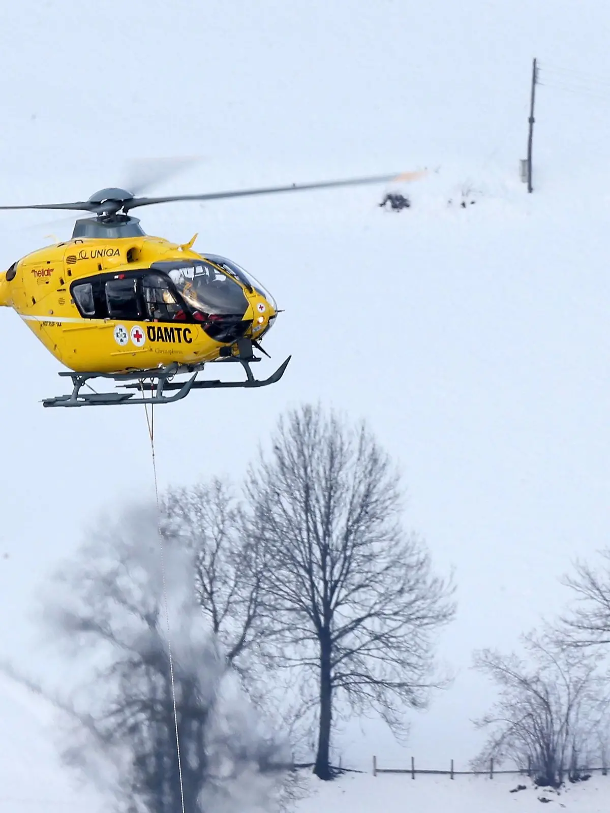Bildnummer: 12726763  Datum: 05.02.2013  Copyright: imago/Eibner05.02.2013, Planai, Schladming, AUT, FIS Weltmeisterschaften Ski Alpin, Super G, Damen, im Bild die Bergung der verletzten Lindsey Vonn (USA) per Hubschrauber / ; Ski Alpin Skisport WM Hubschrauber Verletzung Transport xns x0x 2013 quer premiumd FIS Alpine Ski WM FIS Ski Alpin Weltmeisterschaften FIS Ski World Championships Schladming Steiermark schladming2013 Image number 12726763 date 05 02 2013 Copyright imago Eibner 05 02 2013 Planai Schladming AUT FIS World Championships Ski Alpine Super G women in Picture The Recovery the injured Lindsey Vonn USA Per Helicopters Ski Alpine Skiing World Cup Helicopters Injury Transportation xns x0x 2013 horizontal premiumd FIS Alpine Ski World Cup FIS Ski Alpine World Championships FIS Ski World Championships Schladming Styria   