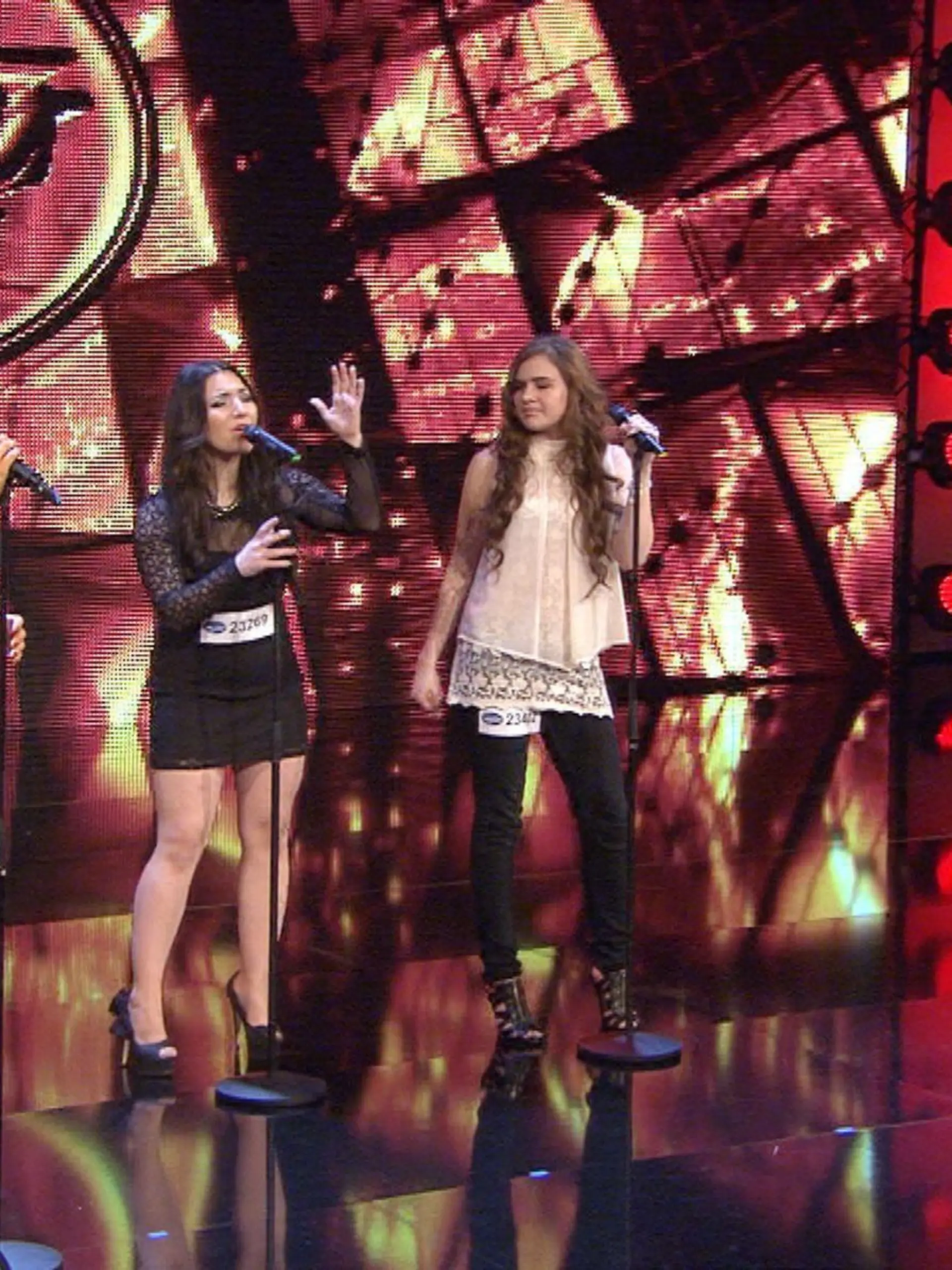 Aneta, Melody (Larissa), Jenifer und Vanessa (v.l.) geben auf der Bühne alles, um die nächste Runde und damit den Recall auf Kuba zu erreichen.