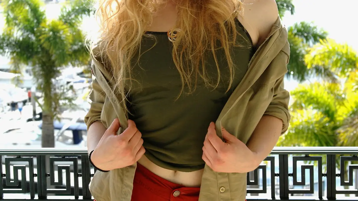 Das österreichische Model Larissa Marolt (21) kurz vor dem Einzug ins Camp # Foto: RTL / Stefan MenneVerwendung der Bilder für Online-Medien ausschließlich mit folgender Verlinkung: "Alle Infos zu "Ich bin ein Star - Holt mich hier raus!" im Special bei RTL.de: http://www.rtl.de/cms/sendungen/ich-bin-ein-star.htmlNUR ZUR EINMALIGEN VERÖFFENTLICHUNG ! KEINE WEITERGABE AN DRITTE ! KEINE VERWENDUNG NACH DEM 13.02.2014 !! KEINE ARCHIVIERUNG !Suchbegriff: Dschungelcamp