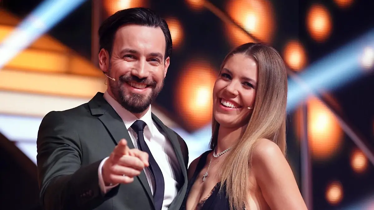 Die Moderatoren Victoria Swarovski und Jan Köppen.
Die Verwendung des sendungsbezogenen Materials ist nur mit dem Hinweis und Verlinkung auf RTL+ gestattet.