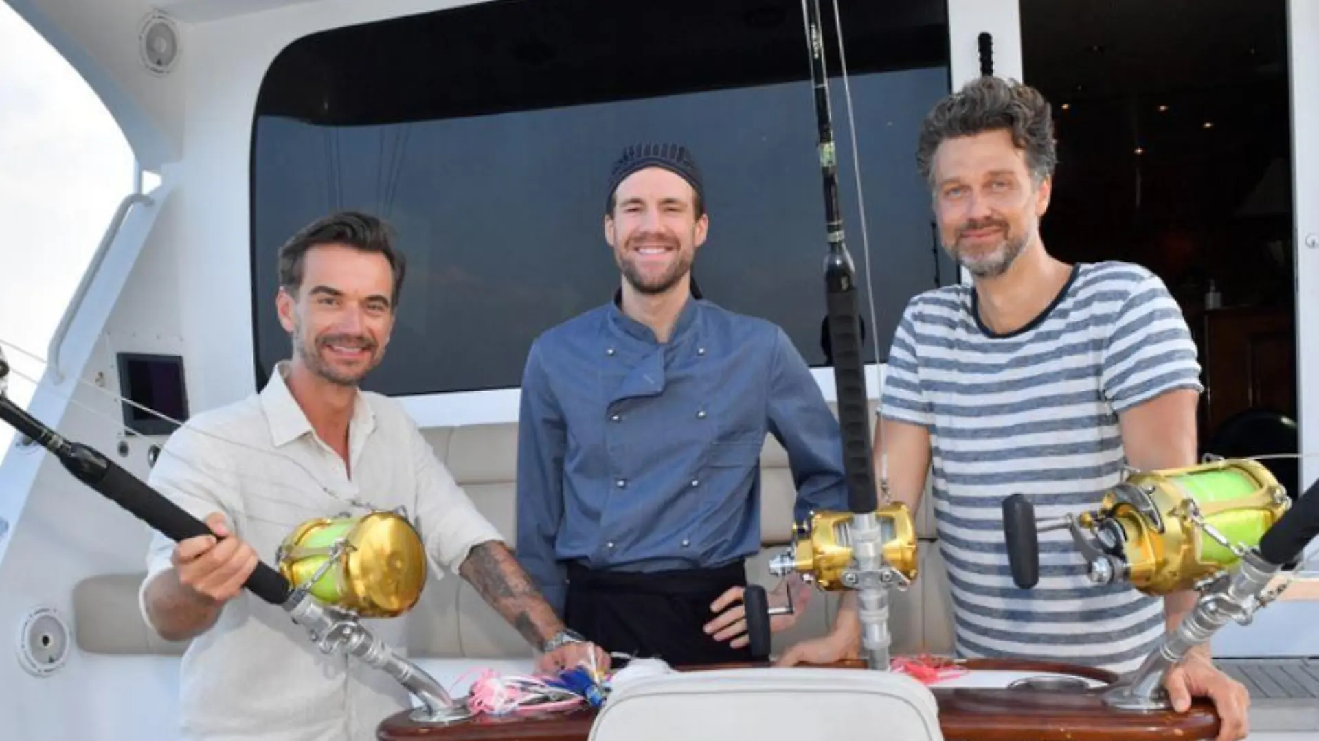 Traumschiff-Kapitän Florian Silbereisen mit den Gast-Schauspielern Wayne Carpendale (r.) und Luke Mockridge.