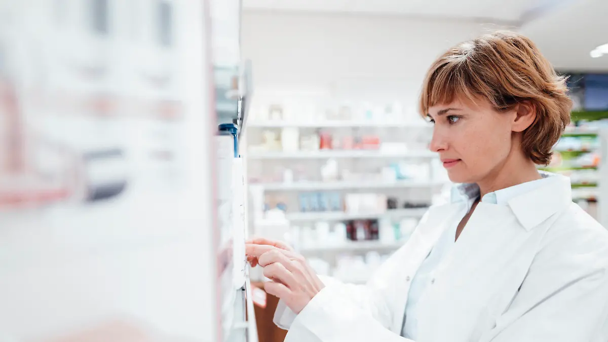 Female pharmacist searching medicine at pharmacy model released Symbolfoto property released JOSEF05446