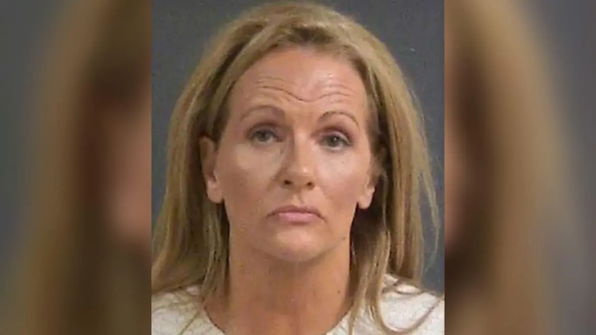 Paula Barbour (55) griff Ehemann am Flughafen Charleston an.