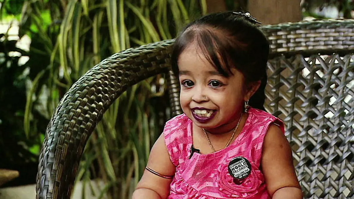 Jyoti ist die kleinste Frau der Welt