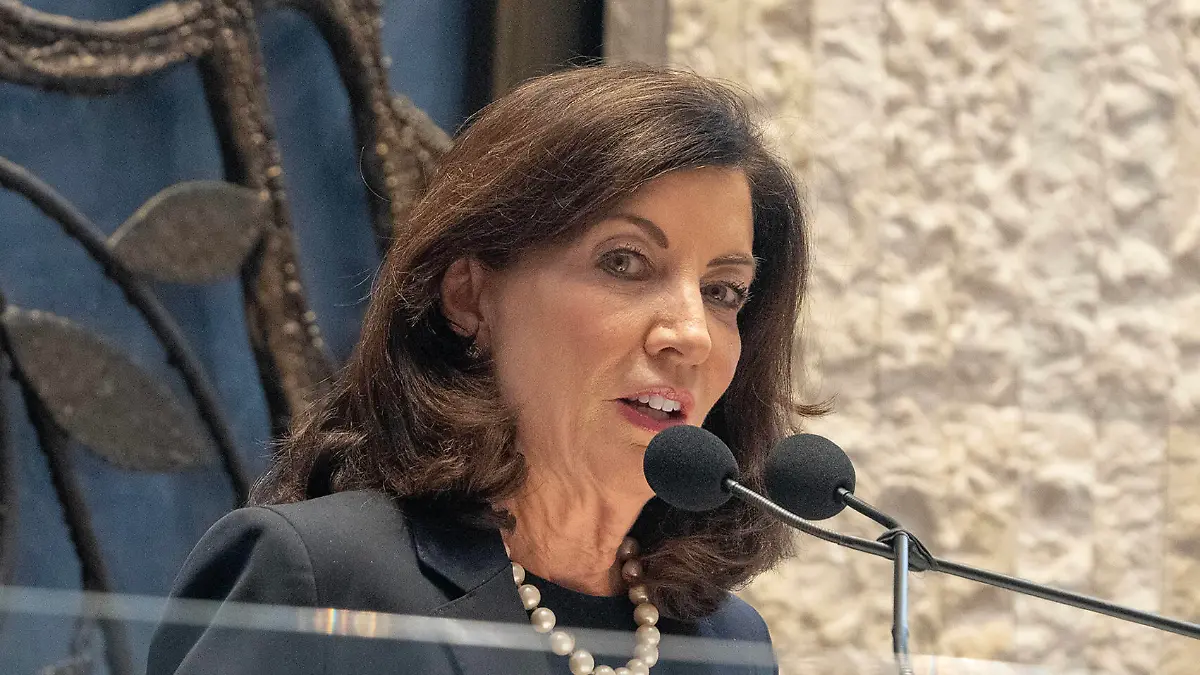 NY: Meeting with the Orthodox Union on combating antisemitism New York State Governor Kathy Hochul speaks during meeting with the Orthodox Union on combating antisemitism by elected officials at Lincoln Square Synagogue. Meeting was assembled by rabbis from different denominations of Jewish communities and Governor Kathy Hochul, mayor Eric Adams, Secretary of the Department of Homeland Security Alejandro Mayorkas spoke during the event. New York New York United States Copyright: LevxRadin