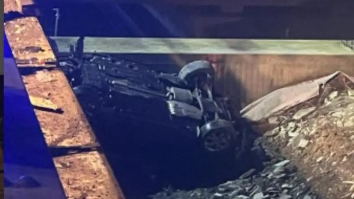 Der Ford Kuga stürzte auf der Bundestraße 55 rund sechs Meter in die Tiefe. Alle vier Insassen des Autos überlebten den dramatischen Unfall an Heiligabend.