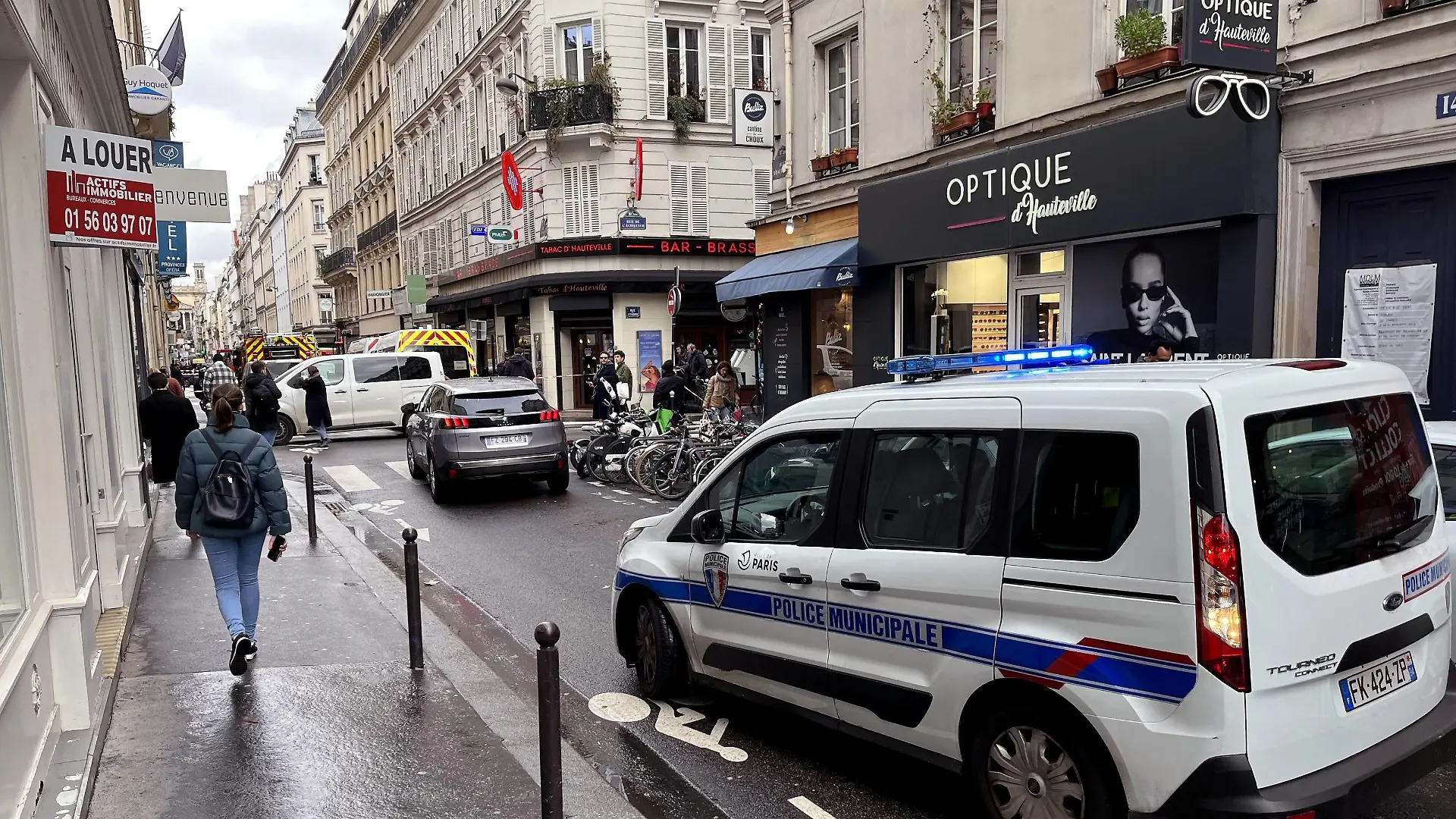 France Shooting 8345782 23.12.2022 A police car is seen in the 10th district of Paris after a gunman opened fire at a Kurdish cultural centre, in Paris, France. A 69-year-old shooter opened fire at a Kurdish cultural centre and hairdressing salon in central Paris on Friday. According to the preliminary information, three people are killed. Evgeny Poloyko / Sputnik Paris France PUBLICATIONxINxGERxSUIxAUTxONLY Copyright: xEvgenyxPoloykox