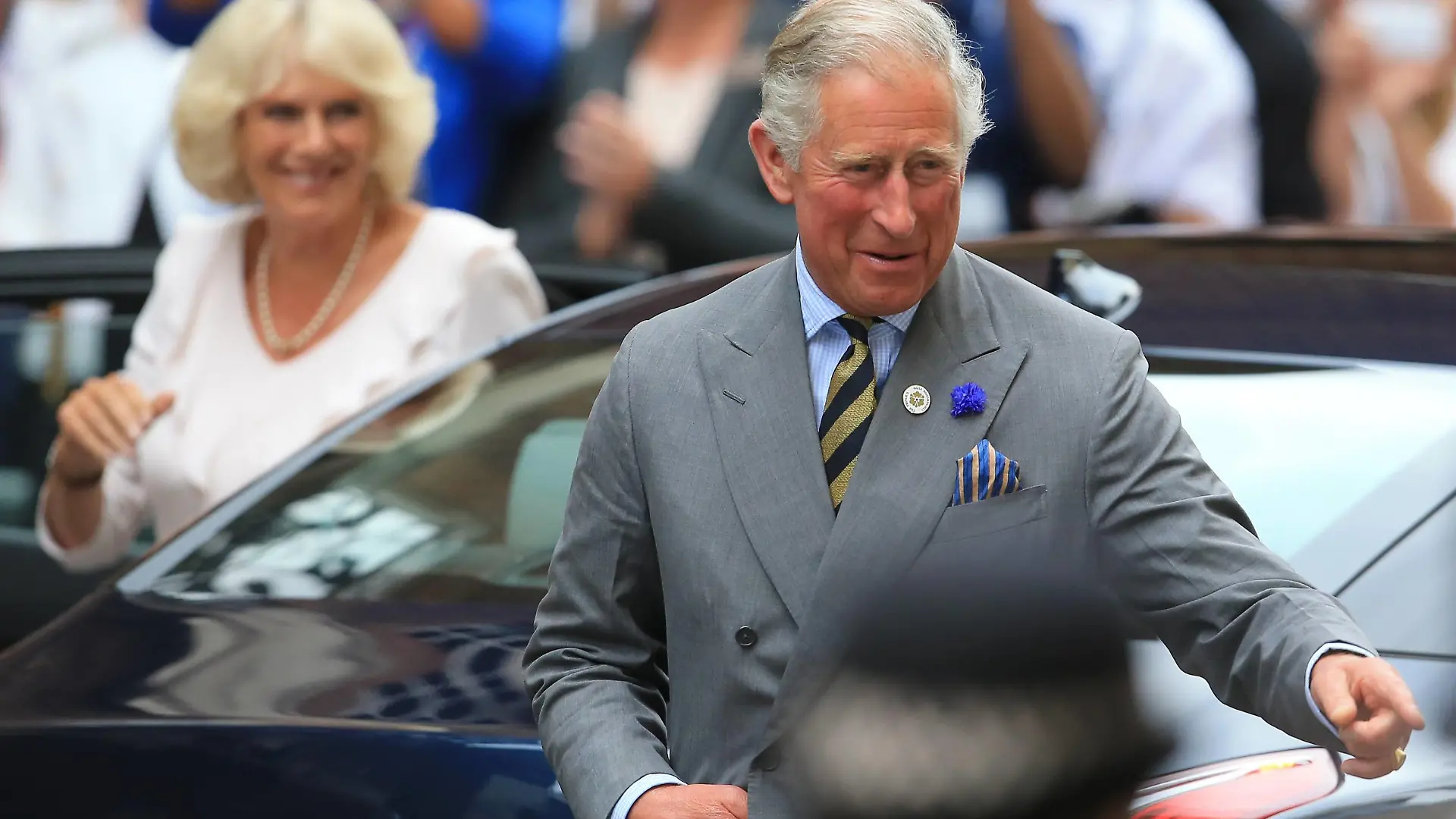 Bildnummer: 60179111 Datum: 24.07.2013 Copyright: imago/Xinhua(130723) -- LONDON, July 23, 2013 (Xinhua) -- Prince Charles of Wales and his wife Camilla, Duchess of Cornwall, arrive at the Lindo Wing of St Mary s Hospital, in central London, July 23, 2013. Britain s Duchess of Cambridge Kate gave birth to a boy Monday afternoon. (Xinhua/Yin Gang) UK-LONDON-ROYAL BABY PUBLICATIONxNOTxINxCHN People Entertainment Geburt Geburtstag Nachkommen Adel Catherine Middleton Prinz William x1x xsk 2013 quer premiumd 60179111 Date 24 07 2013 Copyright Imago XINHUA London July 23 2013 XINHUA Prince Charles of Wales and His wife Camilla Duchess of Cornwall Arrive AT The Lindo Wing of St Mary S Hospital in Central London July 23 2013 Britain S Duchess of Cambridge Kate Gave Birth to a Boy Monday Noon XINHUA Yin Monitoring UK London Royal Baby PUBLICATIONxNOTxINxCHN Celebrities Entertainment Birth Birthday Offspring Adel Catherine Middleton Prinz William x1x xSK 2013 horizontal premiumd