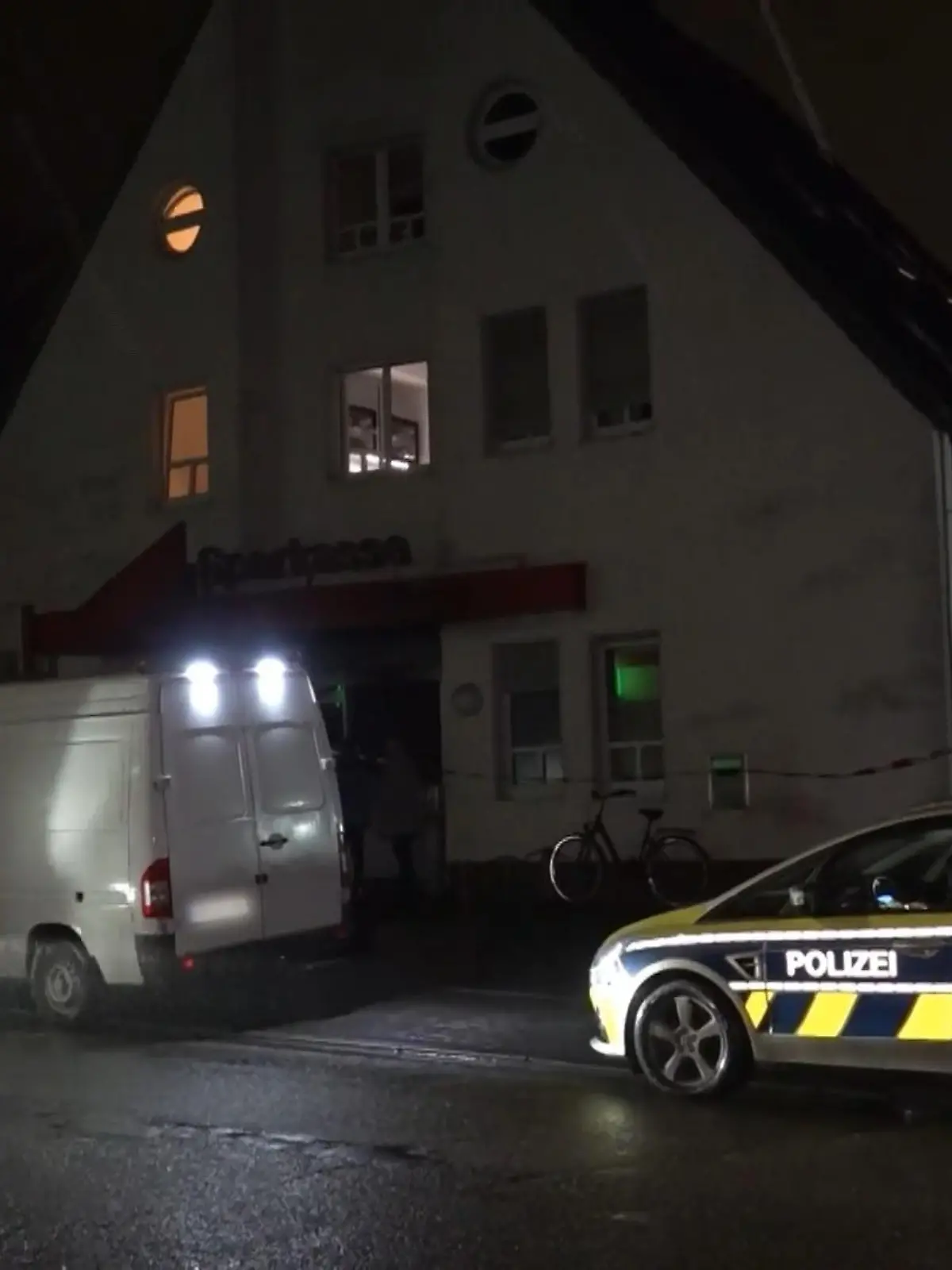 Bild zu: "Mann löst Brand aus"