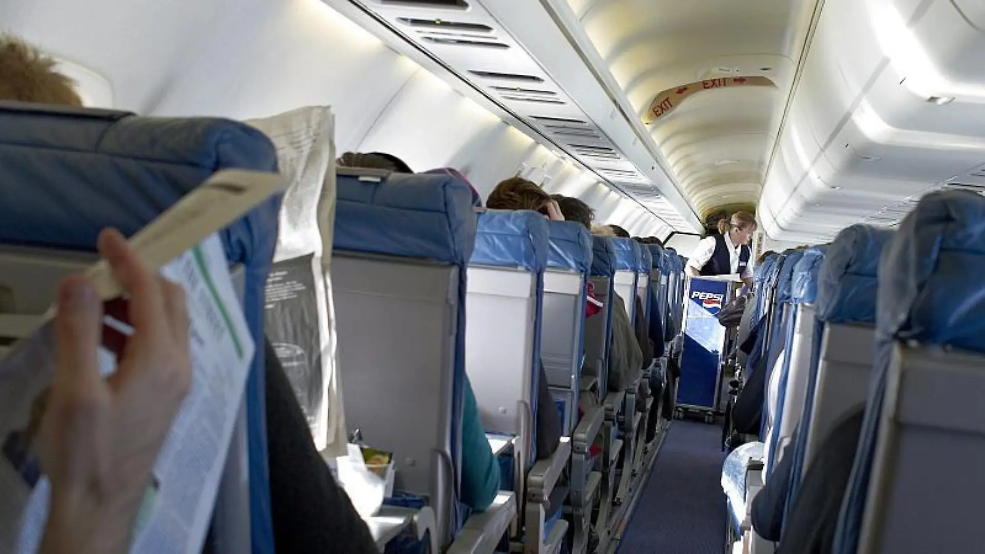 Eine Flugbegleiterin rastet bei einem Streit mit einem Passagier aus. Nun geht das Video viral. (Symbolbild)