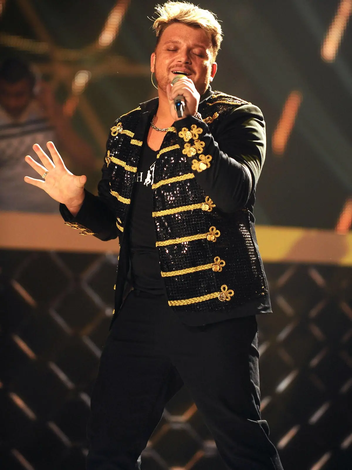 DSDS 2014. DSDS - Gast Menowin Fröhlich während der Generalprobe zur Ersten Liveshow Club Night der 11. Staffel der RTL Casting-Show Deutschland sucht den Superstar am 29.03.2014 in Köln. ++ Sperrfrist: 29.03.2014 23:30 Uhr für alle Medien.DSDS 2014 DSDS Guest Menowin cheerful during the Dress rehearsal to first Live Show Club Night the 11 Season the RTL Casting Show Germany searches the Superstar at 29 03 2014 in Cologne ++ EMBARGO 29 03 2014 23 30 Clock for all Media