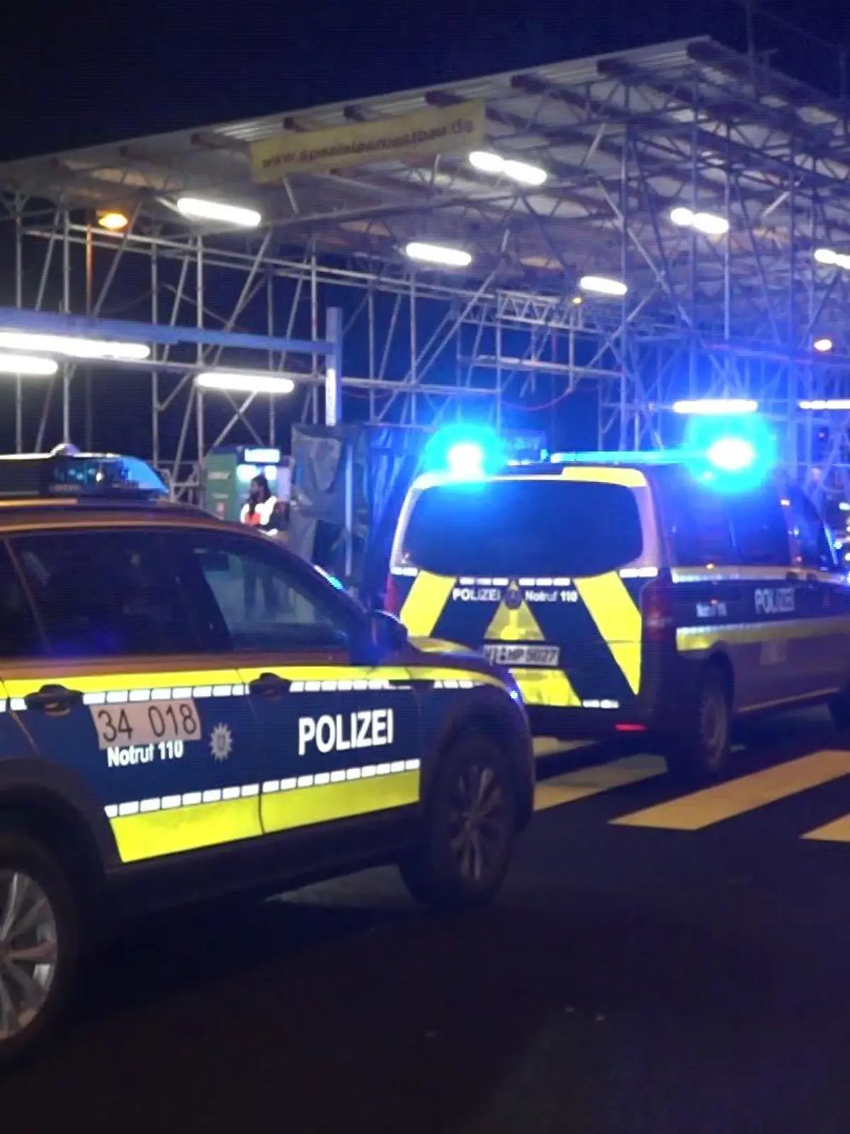Polizeieinsatz vor der S-Bahnstation-Gateway Gardens