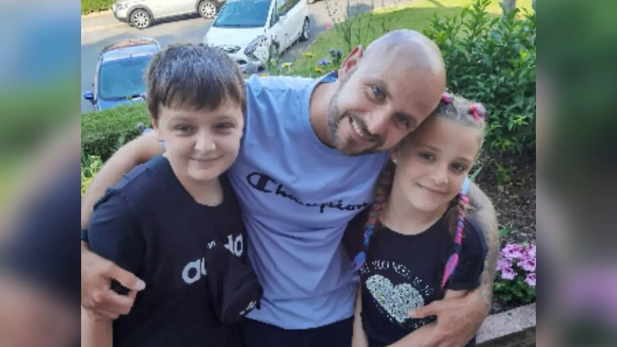 Jason Bennett mit seinen beiden Kindern John und Lacey.