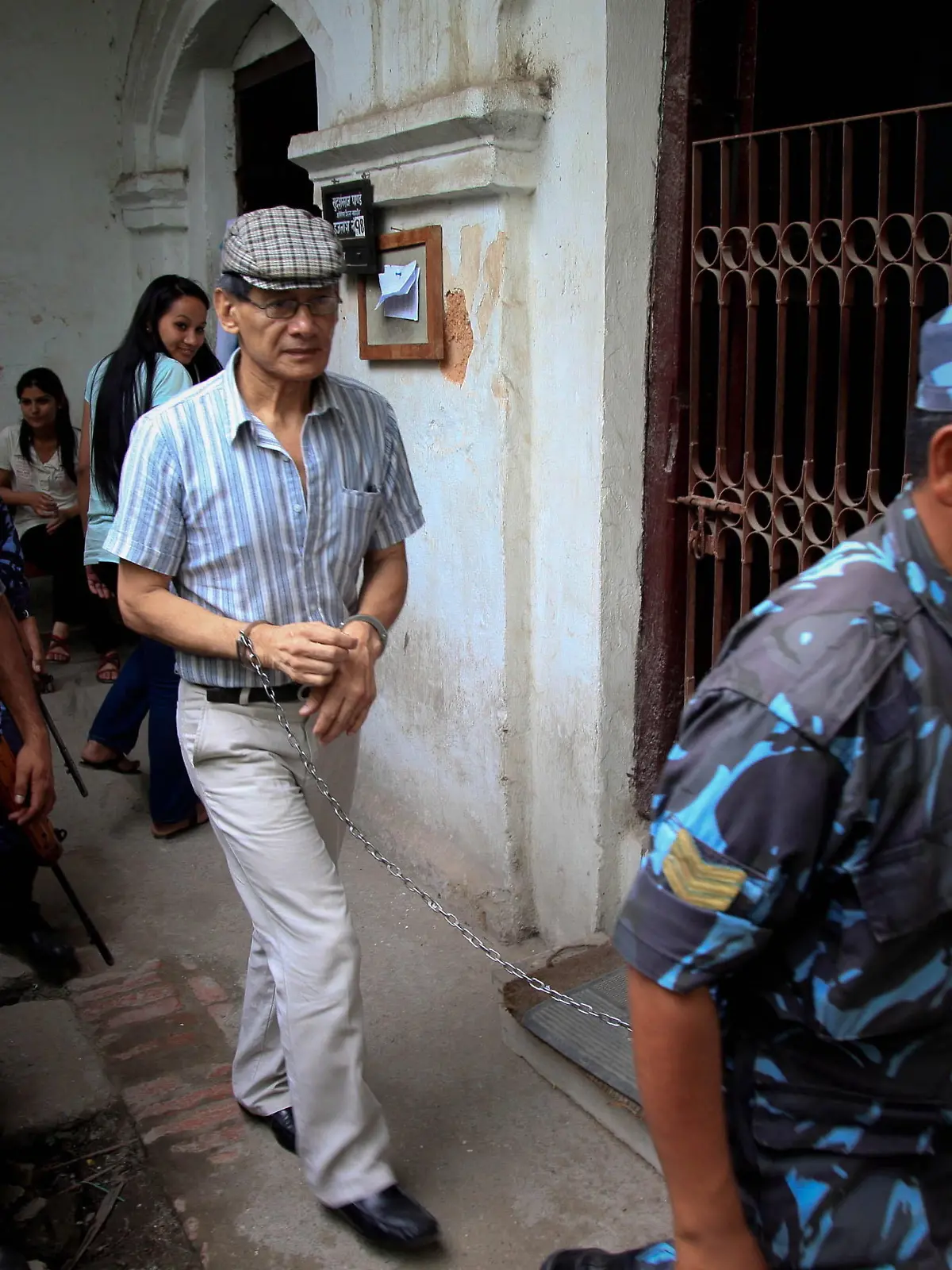 epa02760530 French serial killer Charles Sobhraj is escorted by Nepalese police after his hearing at the District Court in Kathmandu, Nepal, 31 May 2011. Sobraj, nicknamed 'Bikini Killer', is linked to a series of backpacker killings in Asia in the 1970s. Sobraj has been sentenced to life imprisonment in 2004. EPA/NARENDRA SHRESTHA ++